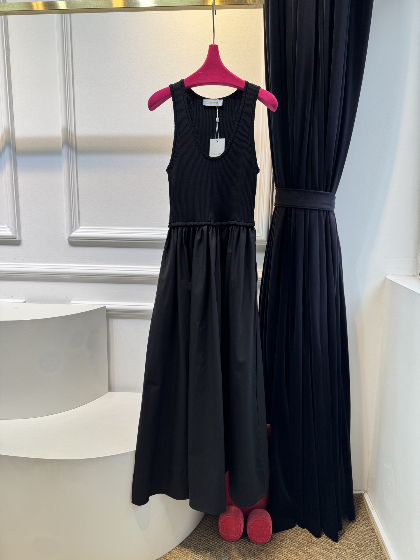 Zimm**法式拼接连衣裙府绸背心式连衣裙，源自我们的2025春季成衣系列ILLUMINATION。采用