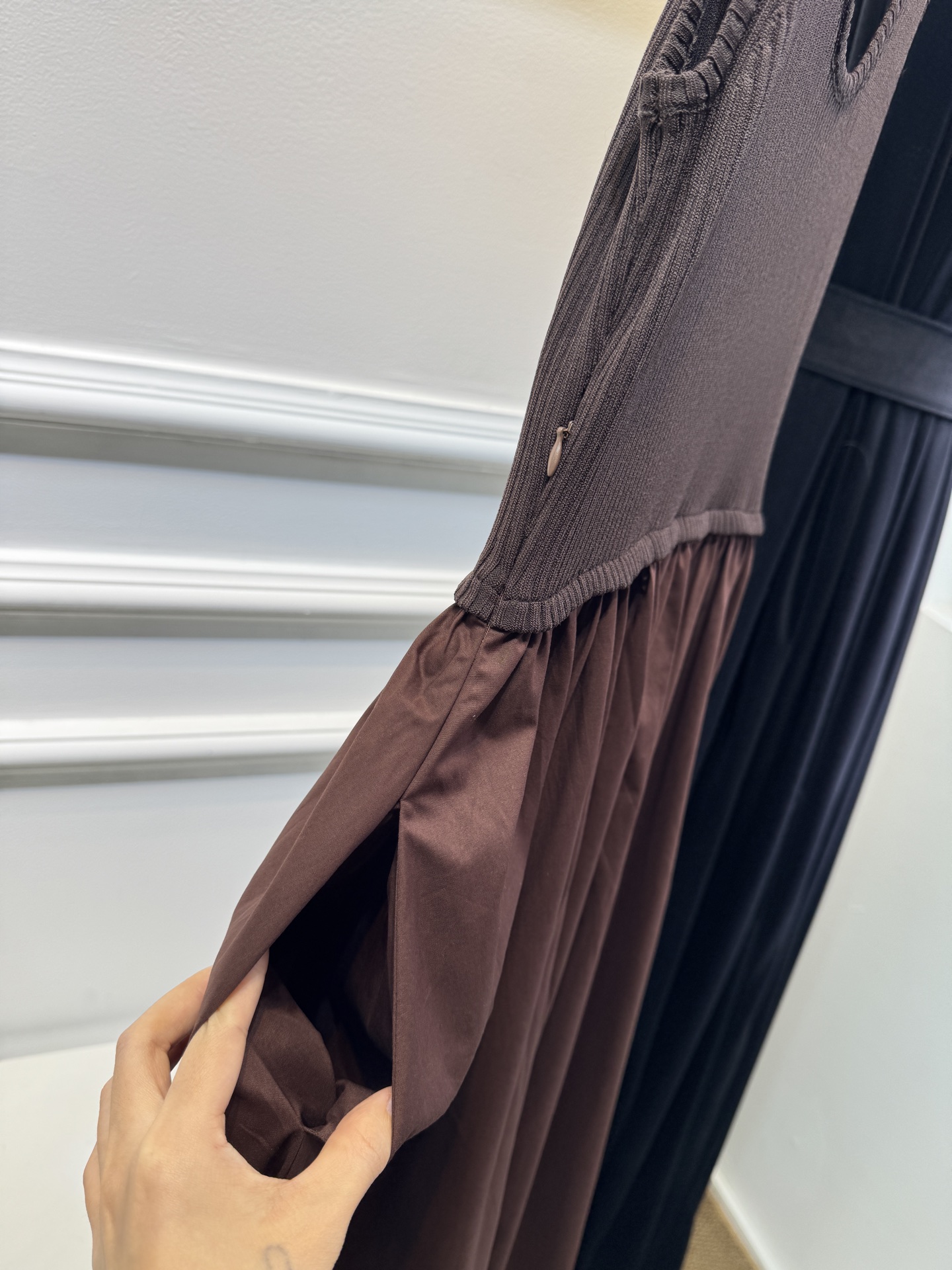 Zimm**法式拼接连衣裙府绸背心式连衣裙，源自我们的2025春季成衣系列ILLUMINATION。采用