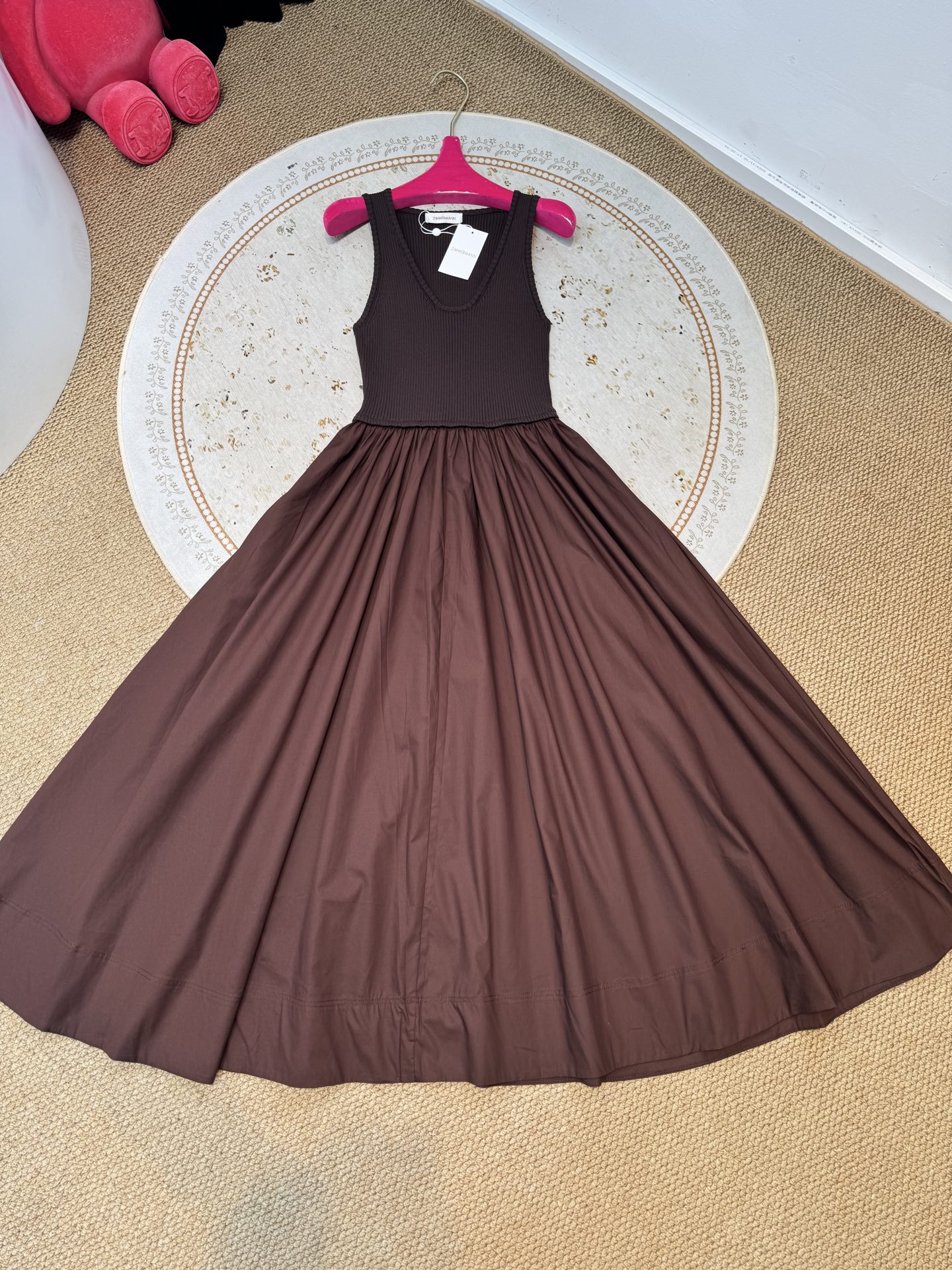 Zimm**法式拼接连衣裙府绸背心式连衣裙，源自我们的2025春季成衣系列ILLUMINATION。采用