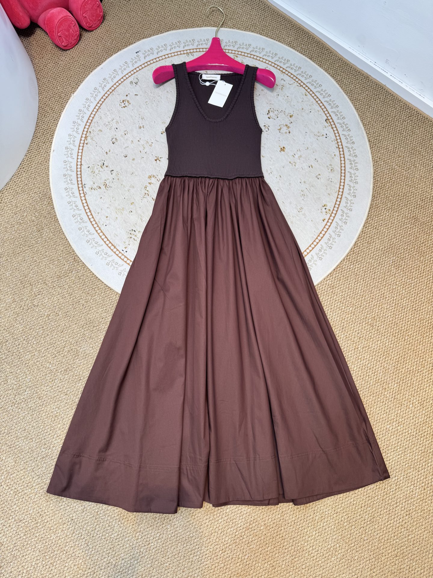 Zimm**法式拼接连衣裙府绸背心式连衣裙，源自我们的2025春季成衣系列ILLUMINATION。采用