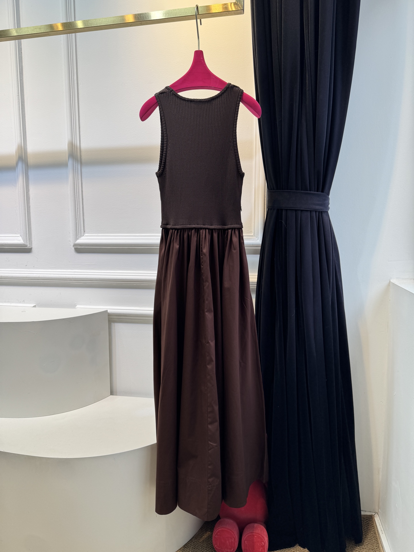 Zimm**法式拼接连衣裙府绸背心式连衣裙，源自我们的2025春季成衣系列ILLUMINATION。采用