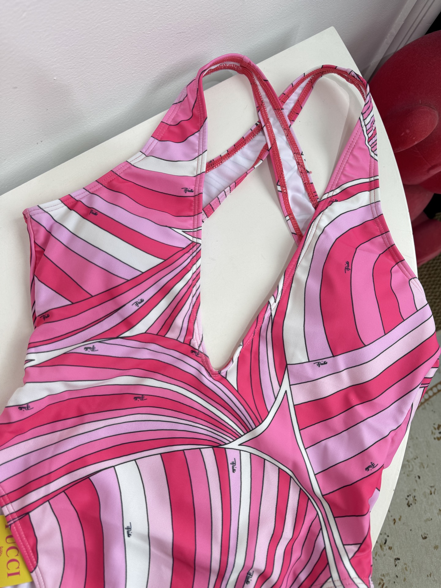 Pucci 印花度假连体泳衣套装（交叉镂空泳衣+真丝方巾）2件套不拆分卖⚠️所有泳衣拒绝任何理由退换⚠️