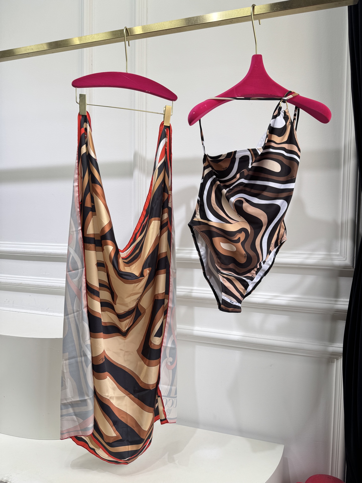 Pucci 印花度假连体泳衣套装（单肩泳衣+真丝方巾2件套，不拆分卖⚠️所有泳衣拒绝任何理由退换⚠️通体