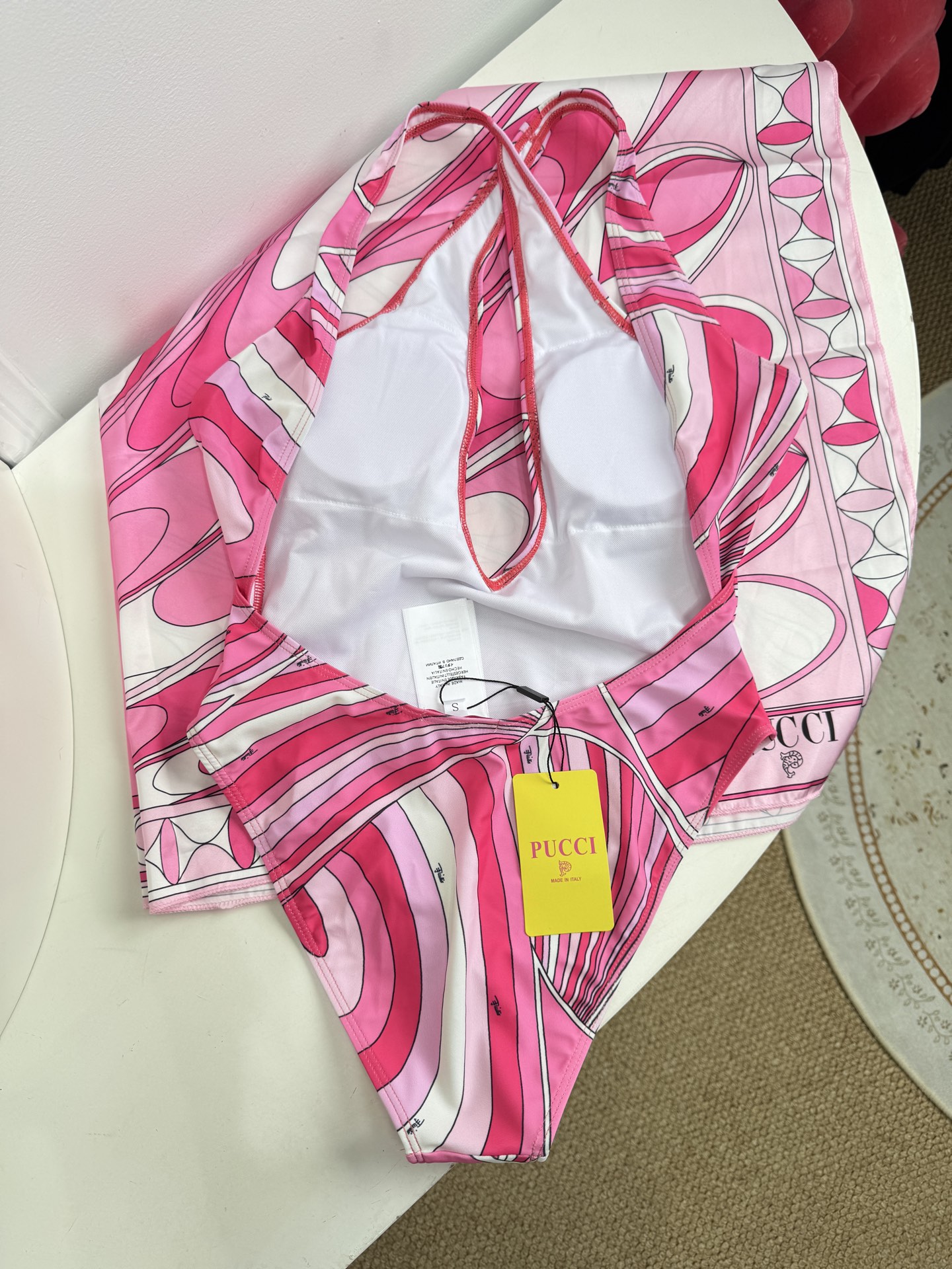 Pucci 印花度假连体泳衣套装（交叉镂空泳衣+真丝方巾）2件套不拆分卖⚠️所有泳衣拒绝任何理由退换⚠️