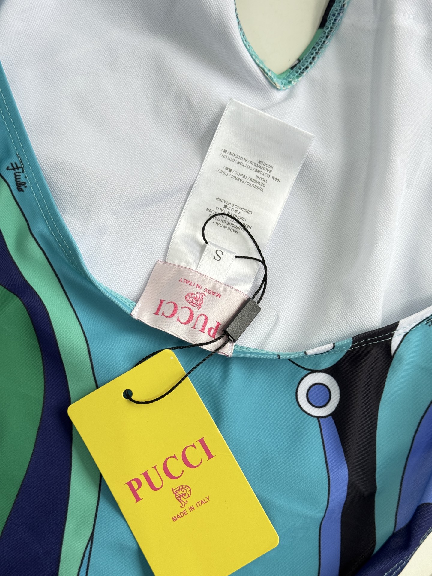 Pucci 印花度假连体泳衣套装（交叉镂空泳衣+真丝方巾）2件套不拆分卖⚠️所有泳衣拒绝任何理由退换⚠️