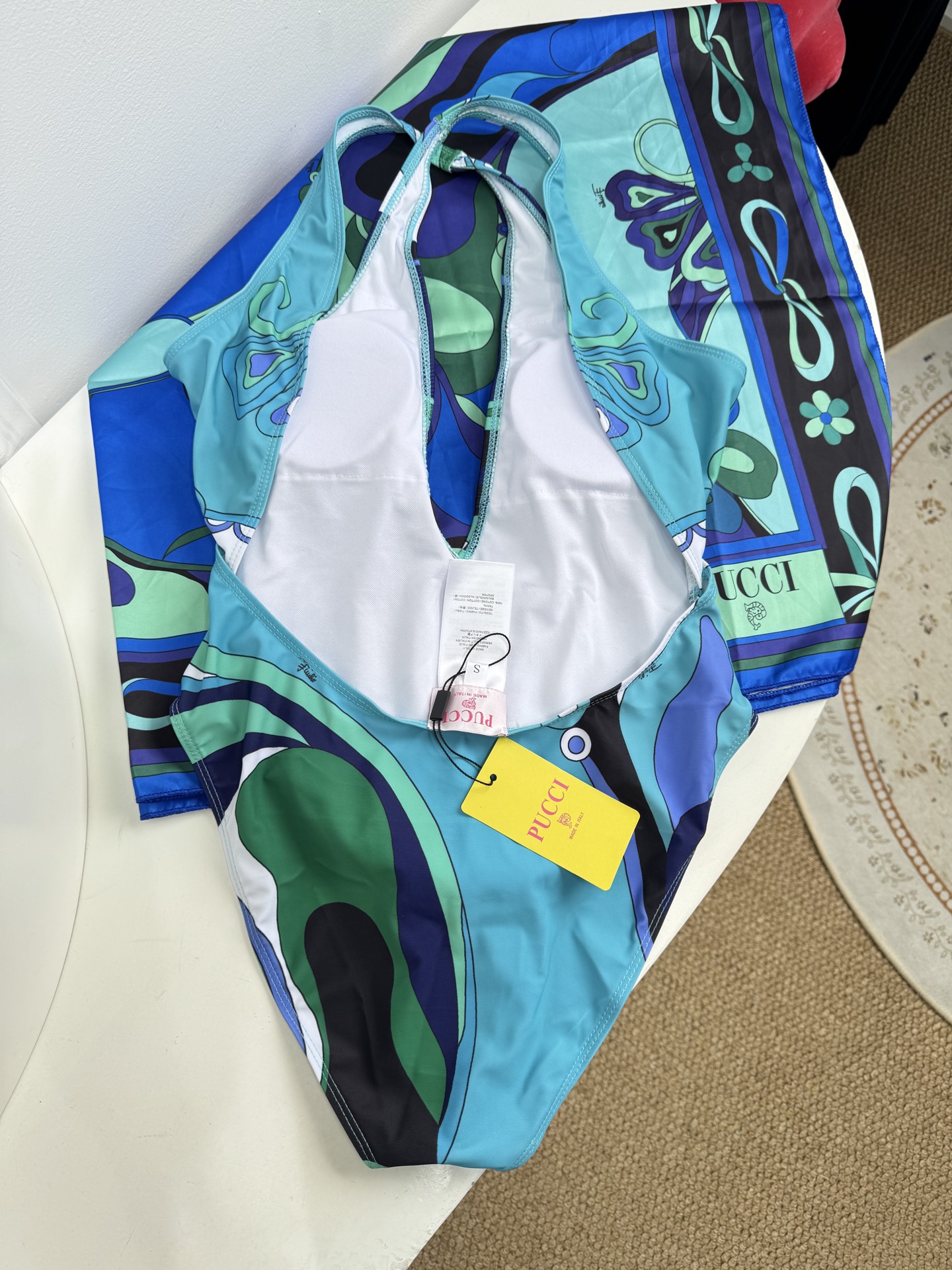 Pucci 印花度假连体泳衣套装（交叉镂空泳衣+真丝方巾）2件套不拆分卖⚠️所有泳衣拒绝任何理由退换⚠️