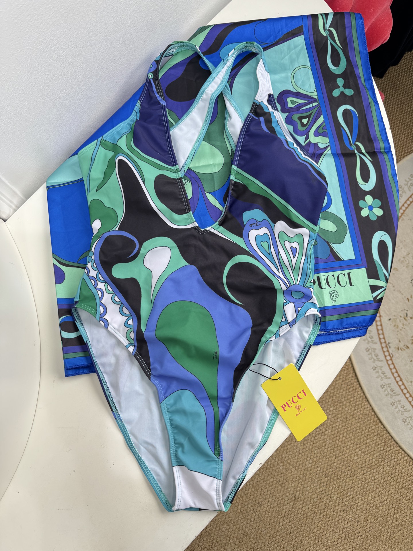 Pucci 印花度假连体泳衣套装（交叉镂空泳衣+真丝方巾）2件套不拆分卖⚠️所有泳衣拒绝任何理由退换⚠️