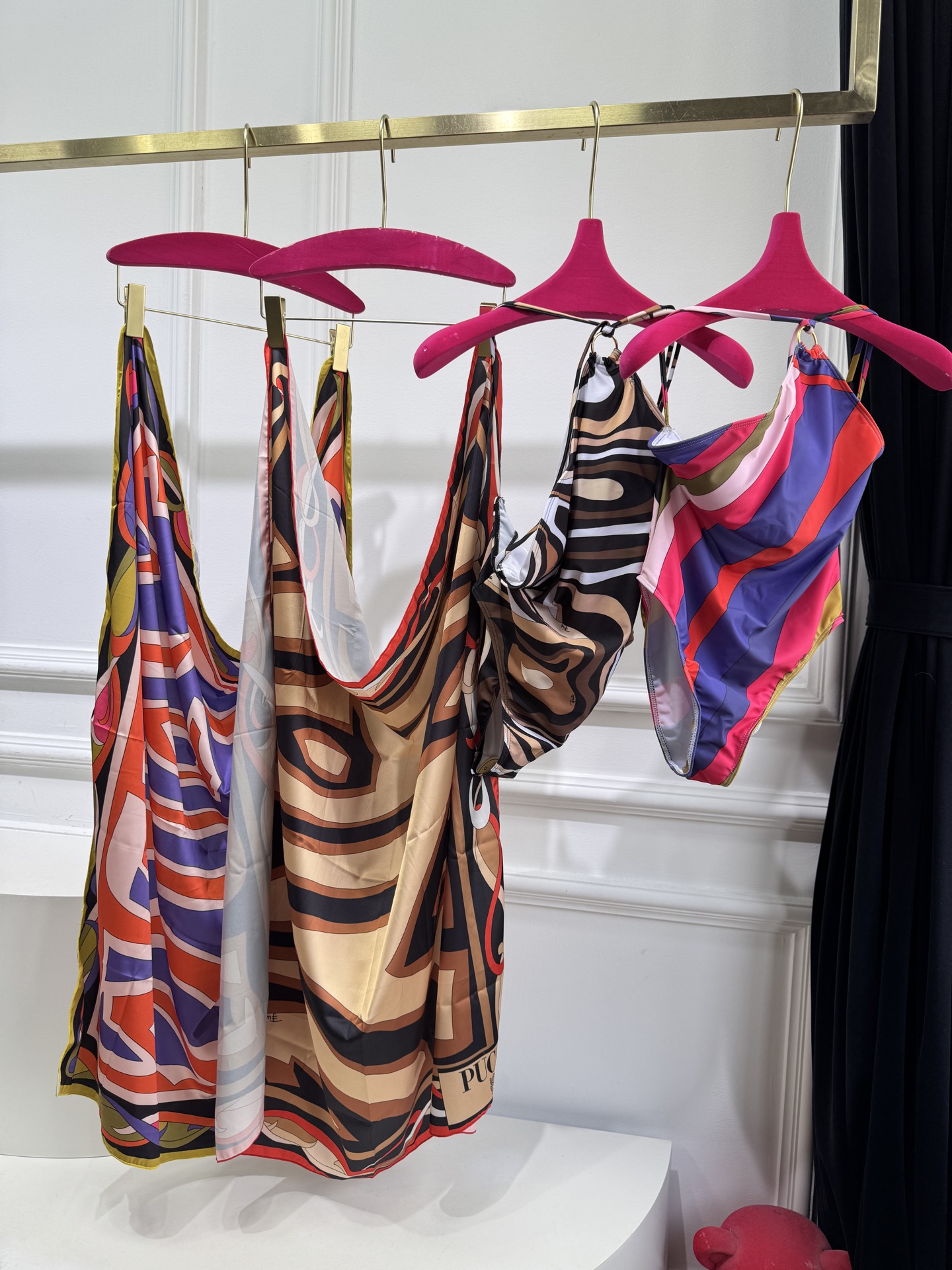 Pucci 印花度假连体泳衣套装（单肩泳衣+真丝方巾2件套，不拆分卖⚠️所有泳衣拒绝任何理由退换⚠️通体