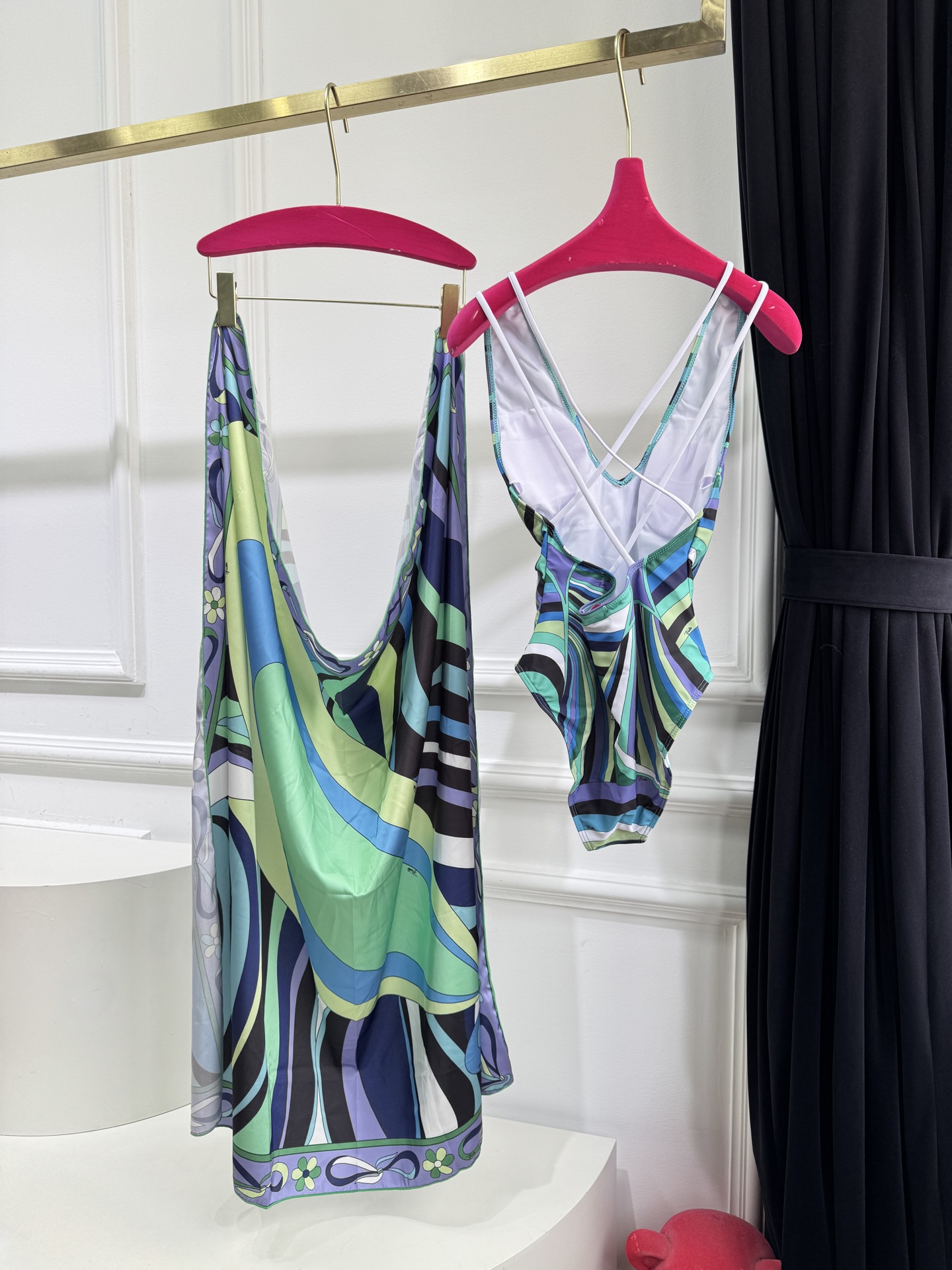 Pucci 印花度假连体泳衣套装（深v交叉泳衣➕真丝方巾，2件套 不拆分卖⚠️所有泳衣拒绝任何理由退换⚠