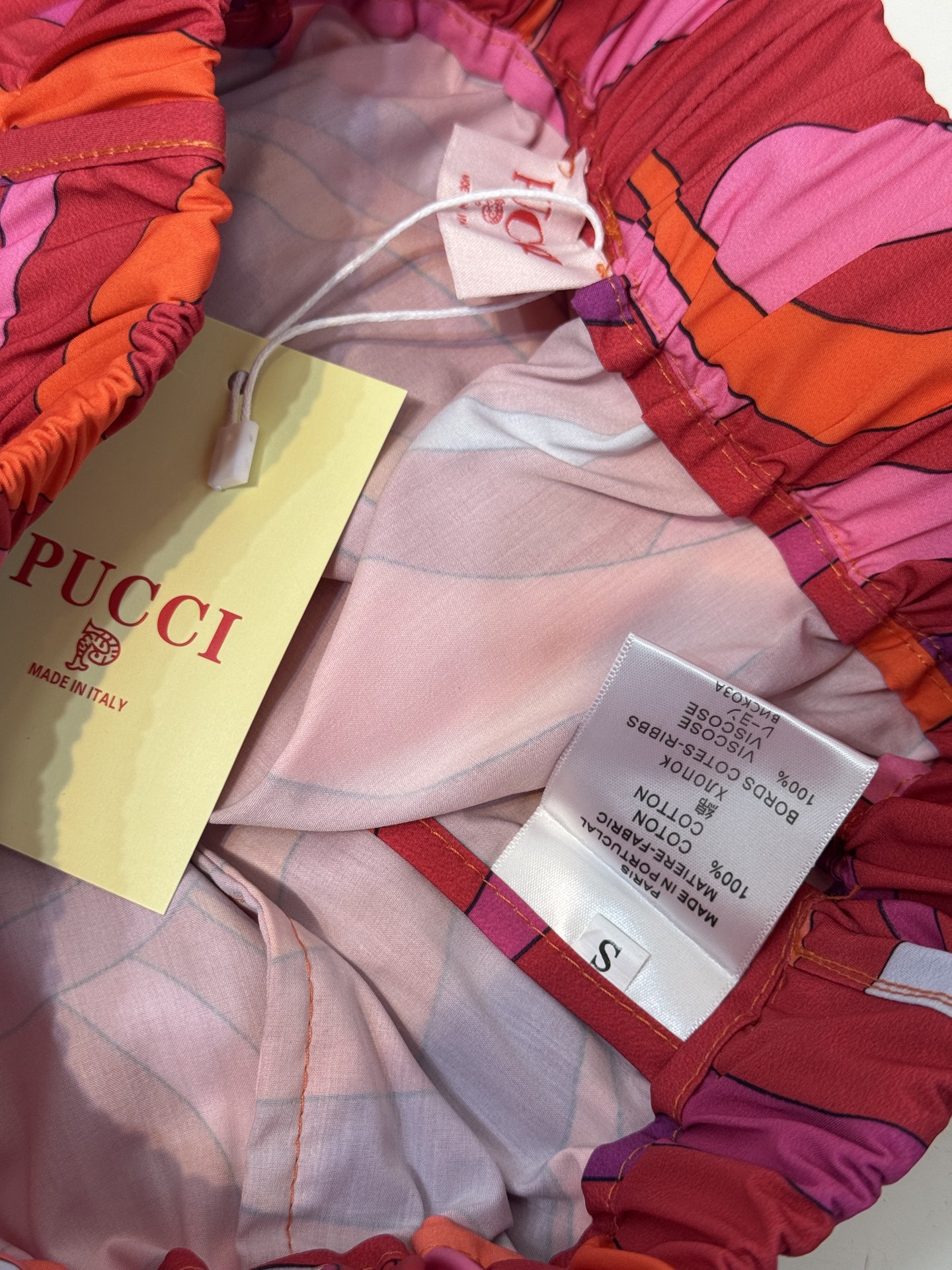 Pucci 蓝调漩涡印花短裤⚠️棉质款采用了品牌经典的抽象波浪/大理石纹印花，以不同深浅的蓝、薄荷绿、白