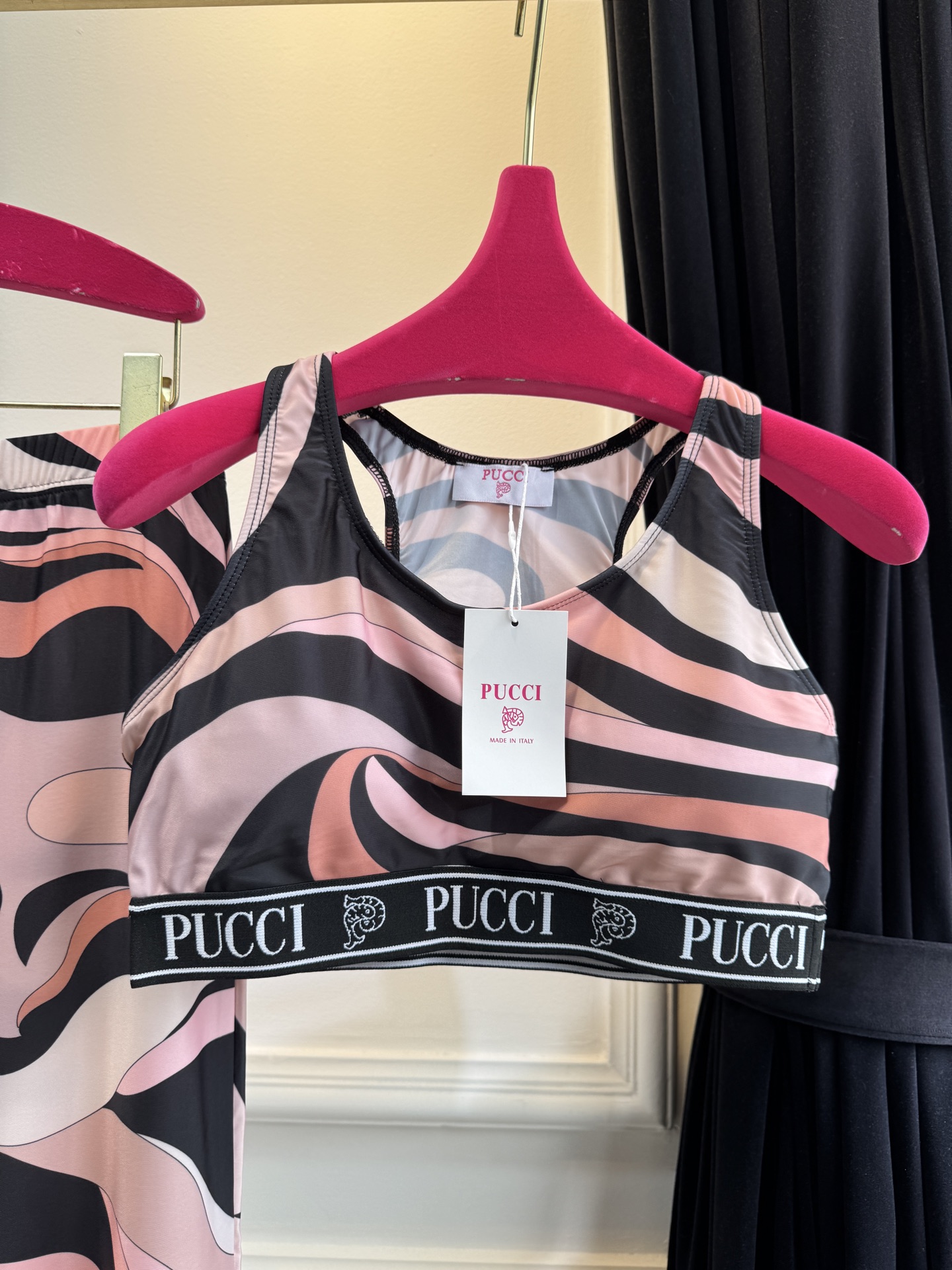 Pucci Marmo 系列运动瑜伽套装品牌经典的波浪/漩涡大理石纹印花工字背运动内衣+高腰紧身专为瑜伽