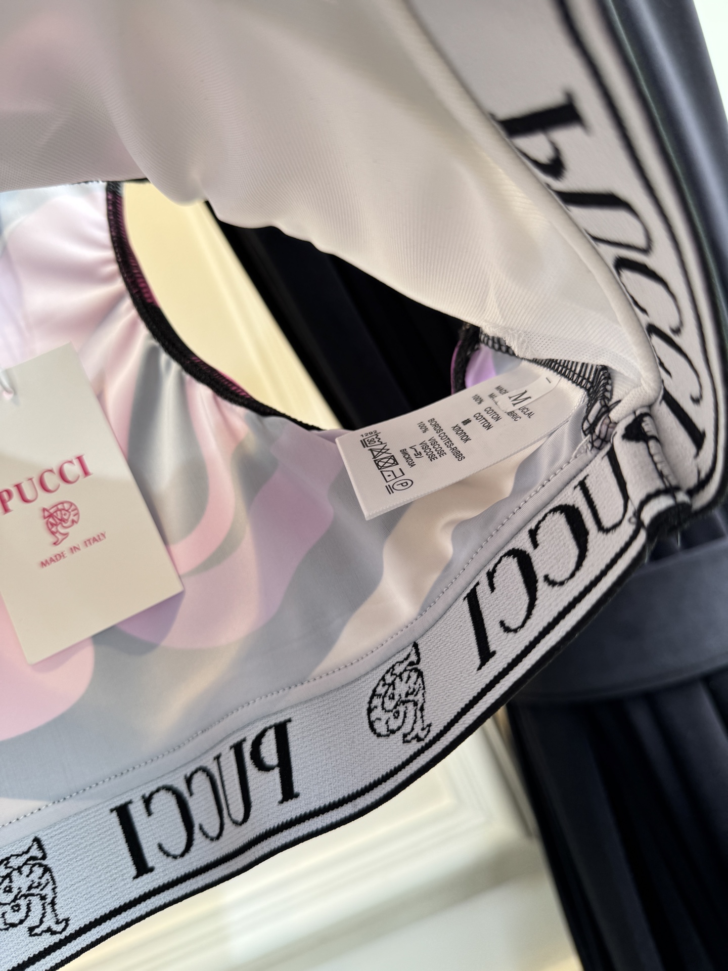 Pucci Marmo 系列运动瑜伽套装品牌经典的波浪/漩涡大理石纹印花工字背运动内衣+高腰紧身专为瑜伽