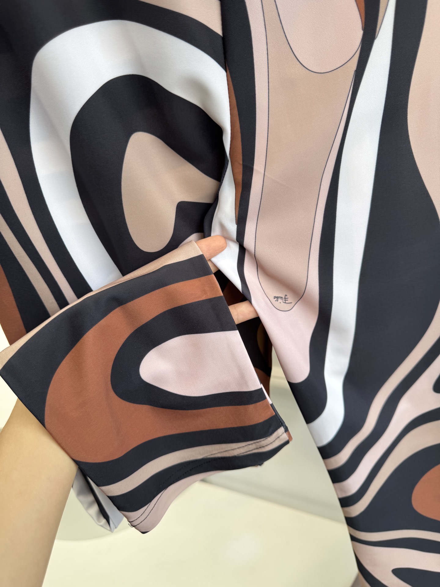 Pucci Marmo 系列运动瑜伽套装品牌经典的波浪/漩涡大理石纹印花工字背运动内衣+高腰紧身专为瑜伽