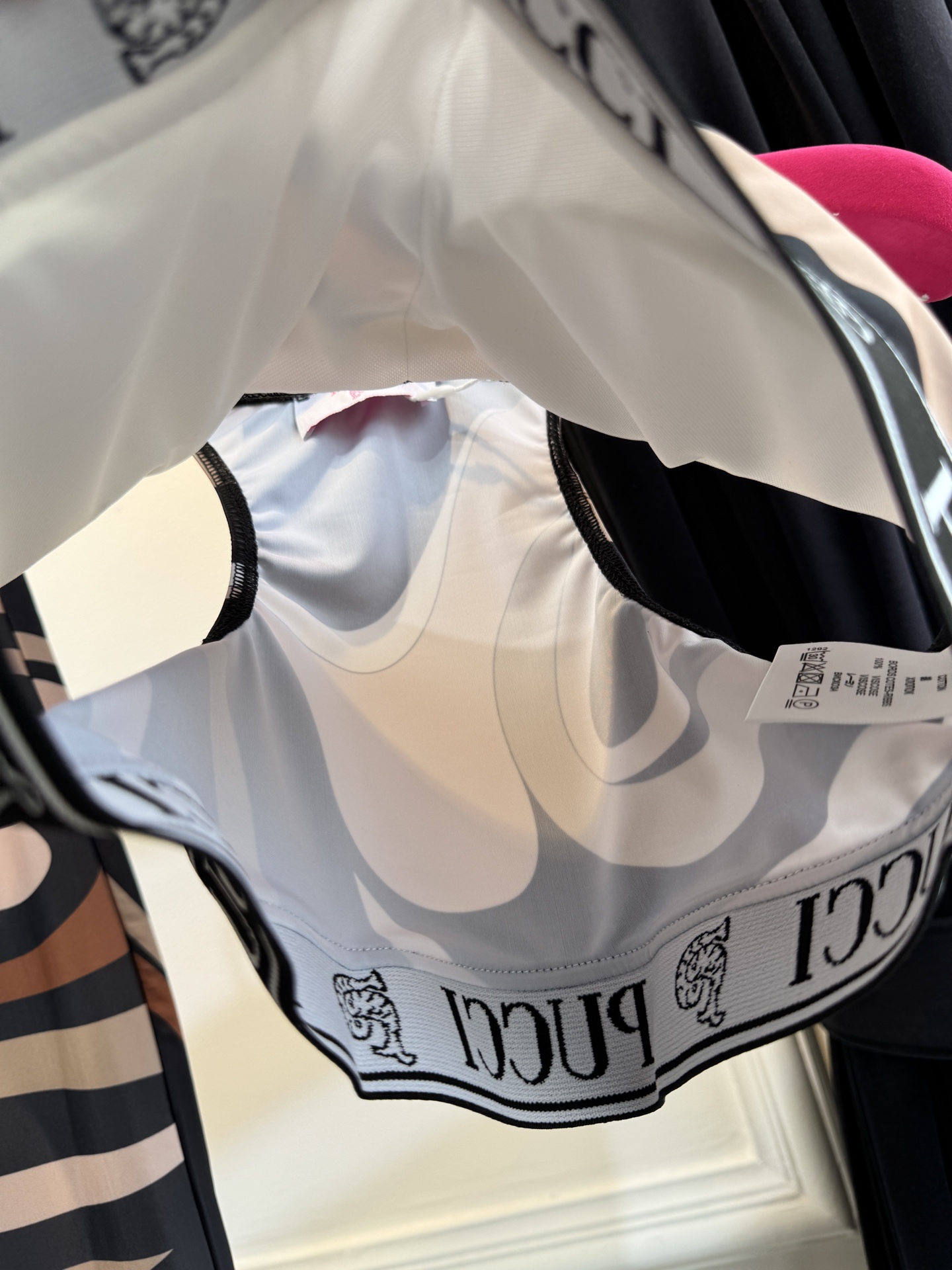 Pucci Marmo 系列运动瑜伽套装品牌经典的波浪/漩涡大理石纹印花工字背运动内衣+高腰紧身专为瑜伽
