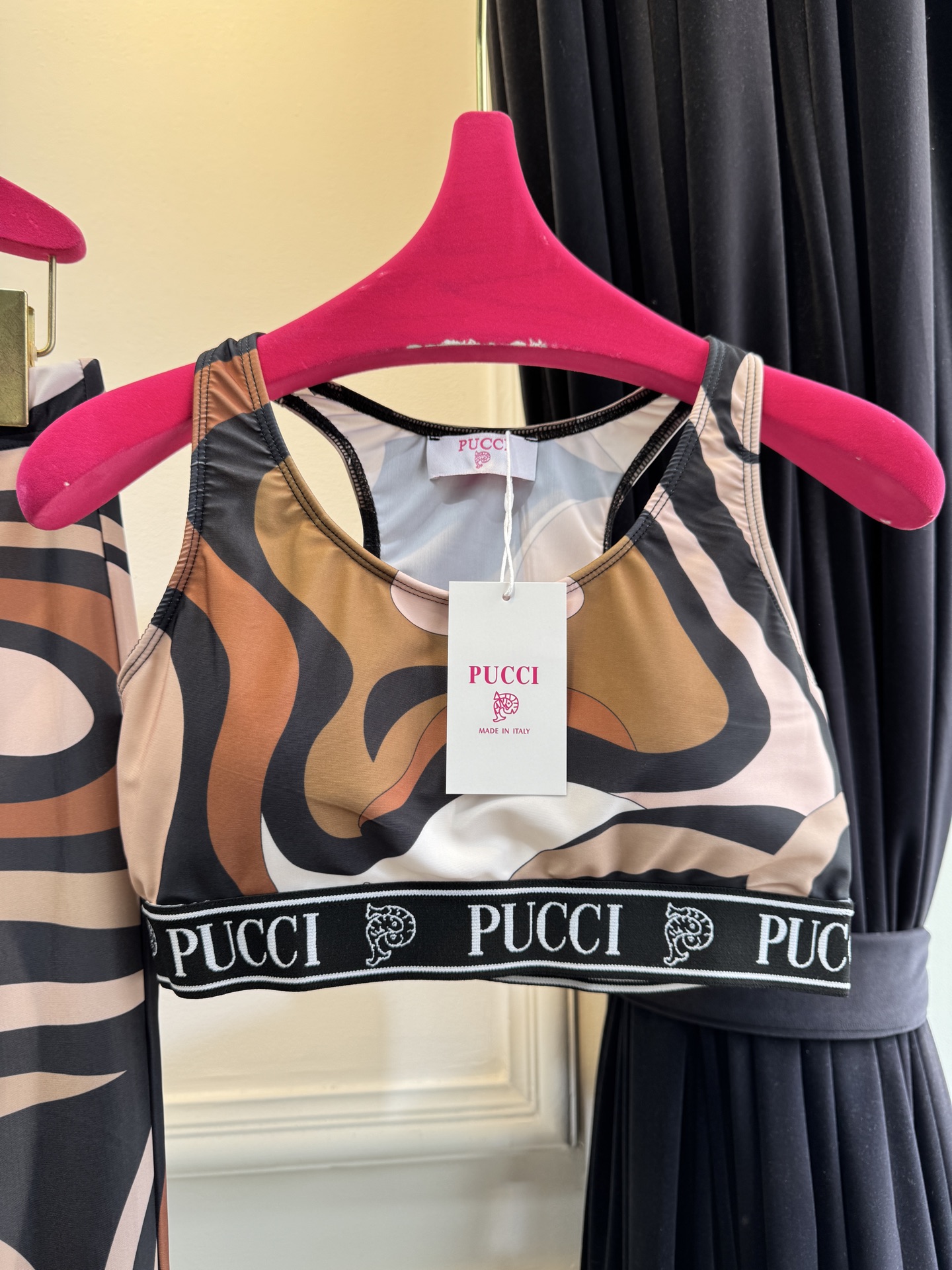 Pucci Marmo 系列运动瑜伽套装品牌经典的波浪/漩涡大理石纹印花工字背运动内衣+高腰紧身专为瑜伽
