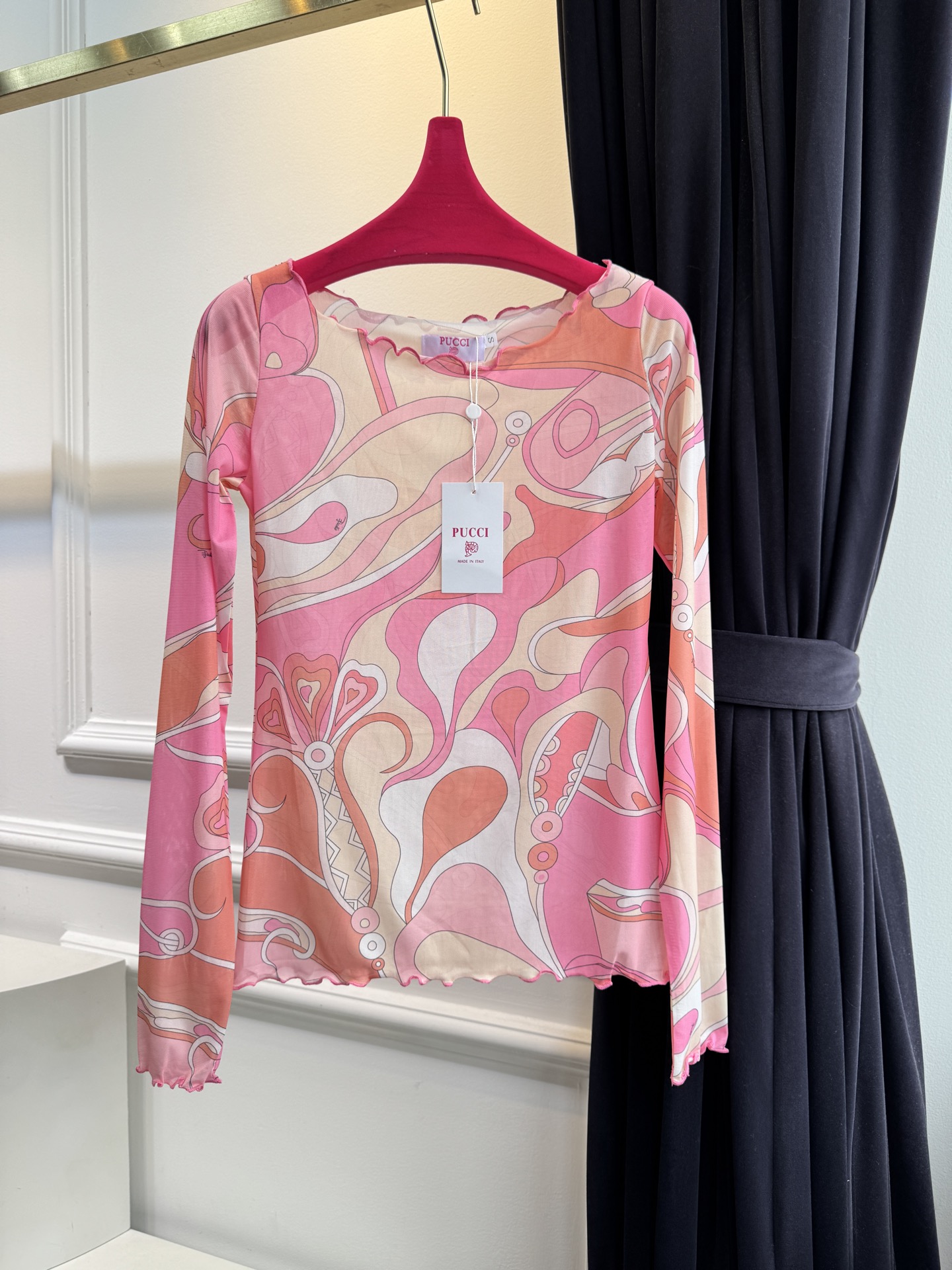 Pucci 网纱印花长袖打底衫波浪涡纹印花（蓝/粉/红/棕款）：品牌最具代表性的设计，灵感源自地中海光影