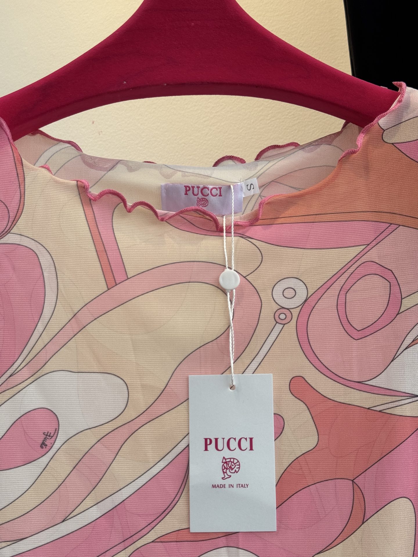 Pucci 网纱印花长袖打底衫波浪涡纹印花（蓝/粉/红/棕款）：品牌最具代表性的设计，灵感源自地中海光影