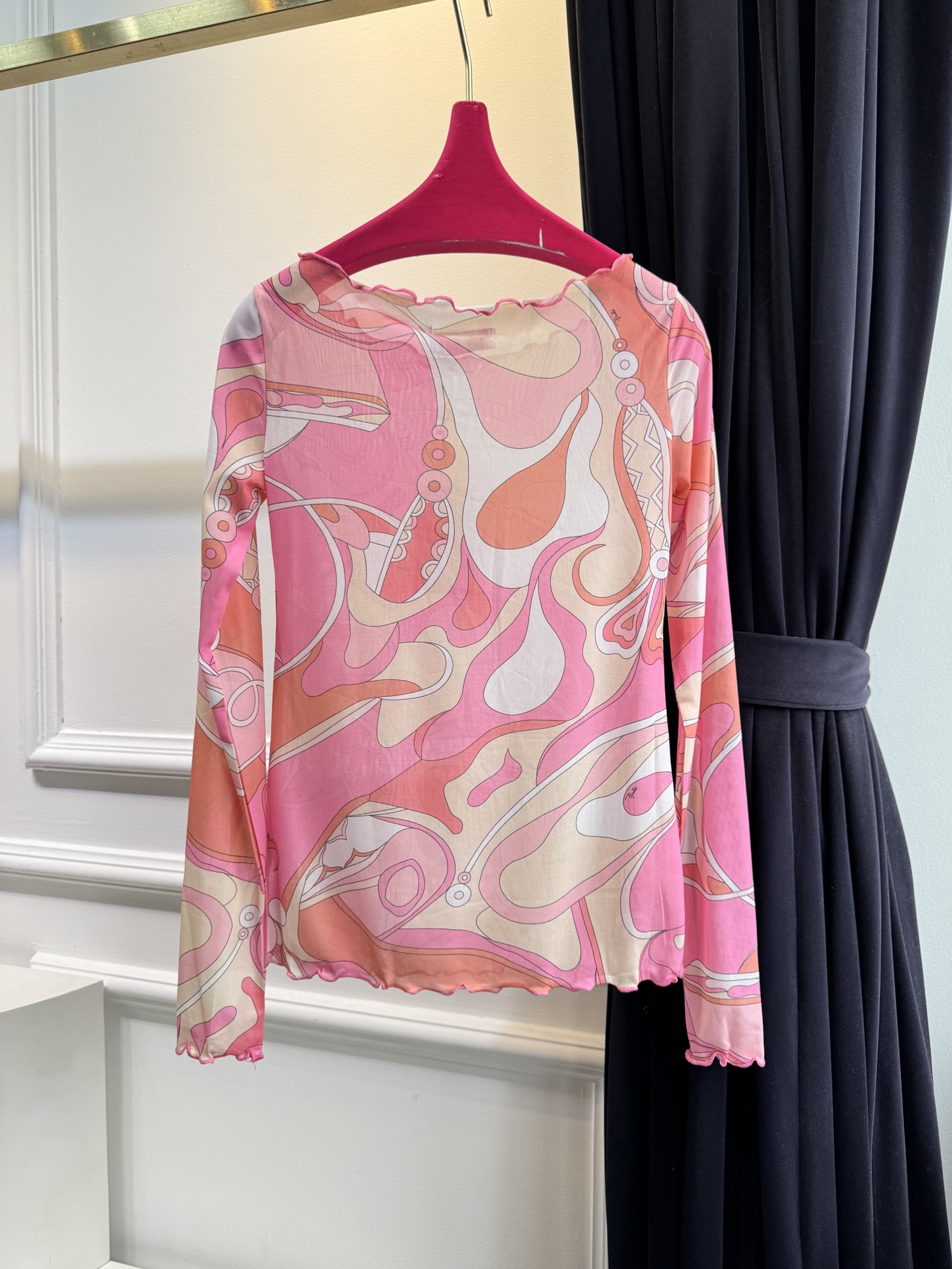 Pucci 网纱印花长袖打底衫波浪涡纹印花（蓝/粉/红/棕款）：品牌最具代表性的设计，灵感源自地中海光影