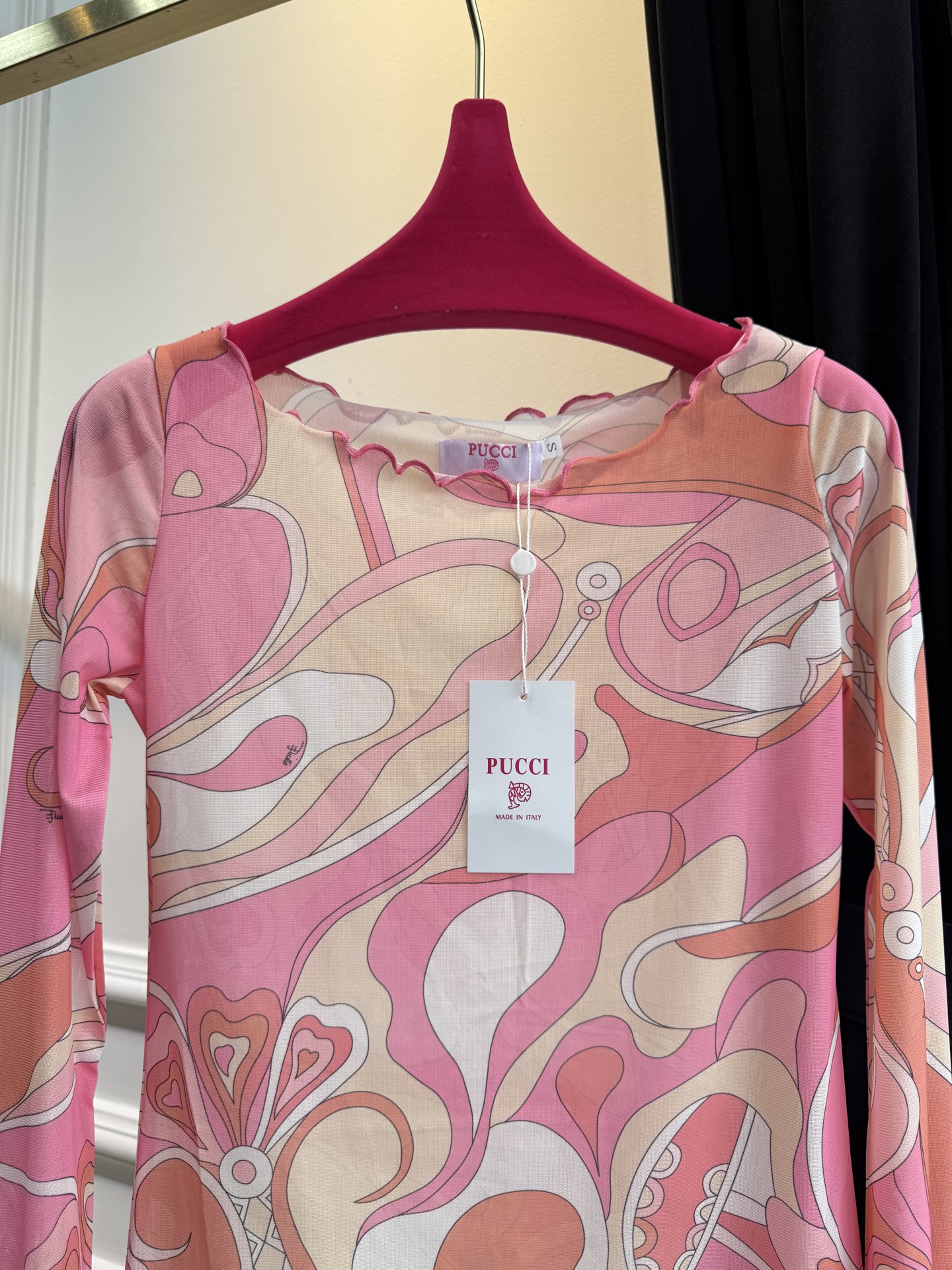 Pucci 网纱印花长袖打底衫波浪涡纹印花（蓝/粉/红/棕款）：品牌最具代表性的设计，灵感源自地中海光影
