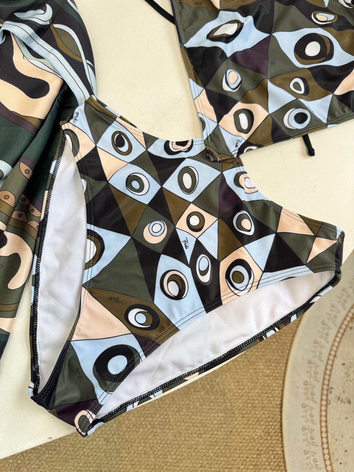 Pucci Occhi 链条⛓️挂脖连体泳衣⚠️所有泳衣拒绝任何理由退换采用品牌经典的Occhi（眼睛）
