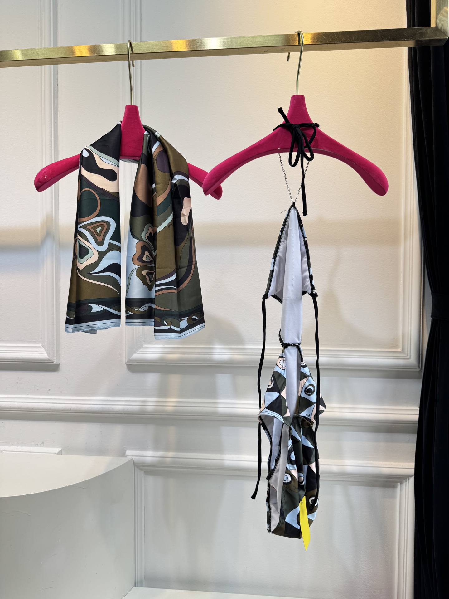 Pucci Occhi 链条⛓️挂脖连体泳衣⚠️所有泳衣拒绝任何理由退换采用品牌经典的Occhi（眼睛）