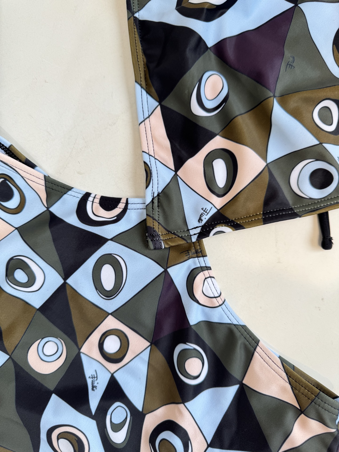 Pucci Occhi 链条⛓️挂脖连体泳衣⚠️所有泳衣拒绝任何理由退换采用品牌经典的Occhi（眼睛）