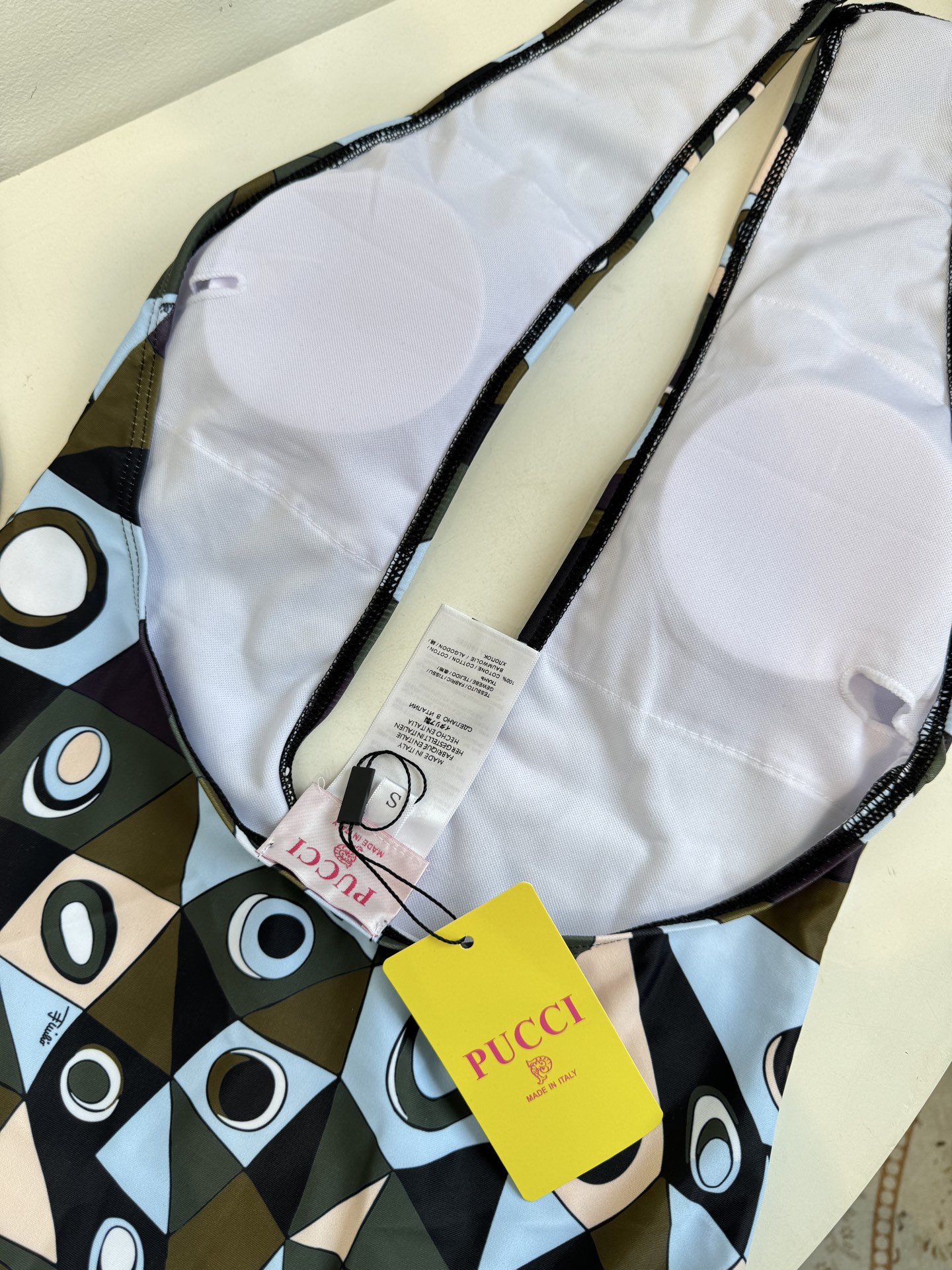 Pucci Occhi 复古几何印花连体泳衣⚠️所有泳衣拒绝任何理由退换这套泳衣采用了 Pucci 经典