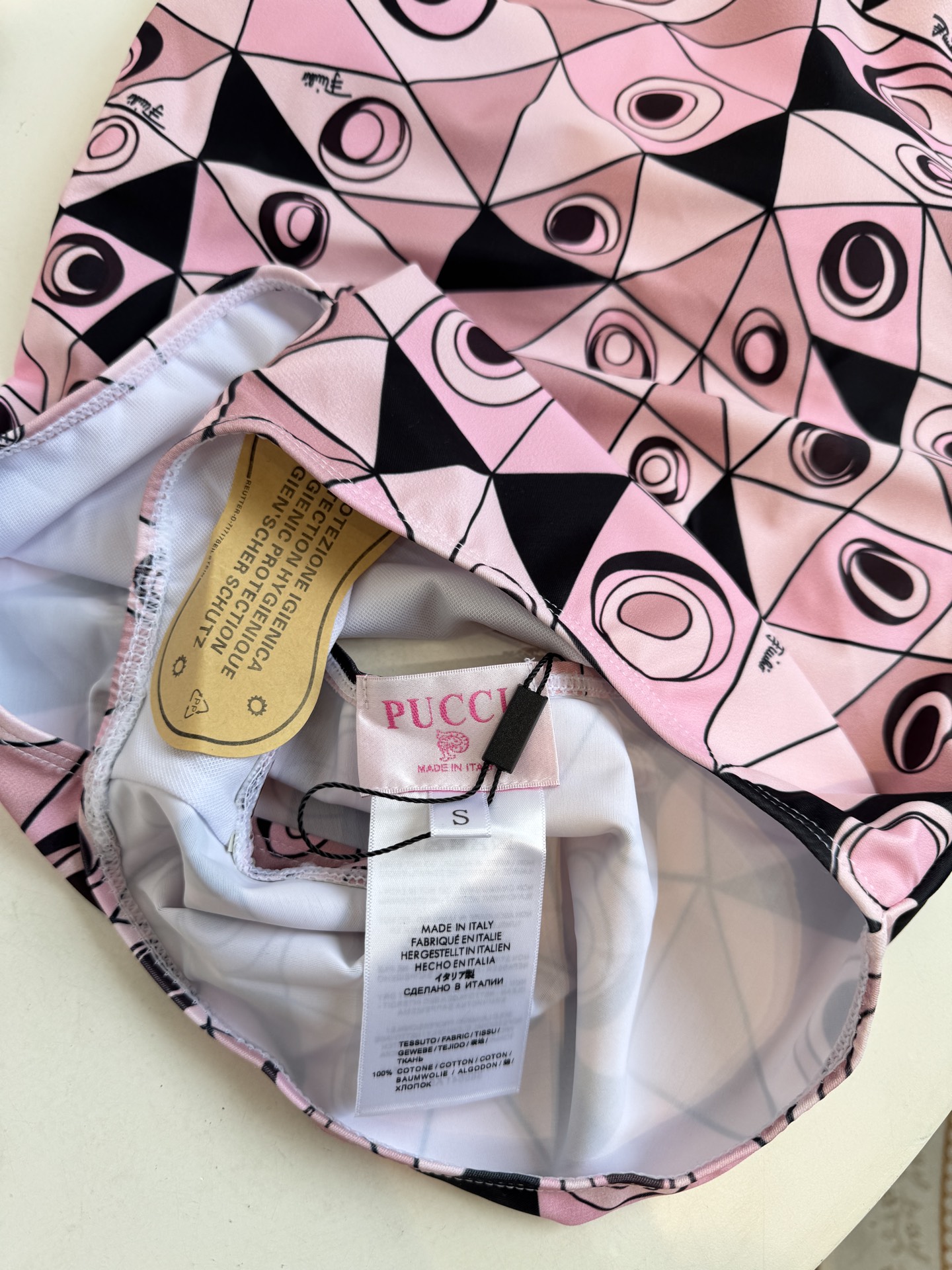 Pucci 粉色Occhi 单肩连体泳衣⚠️所有泳衣拒绝任何理由退换采用品牌经典的Occhi（眼睛）几何