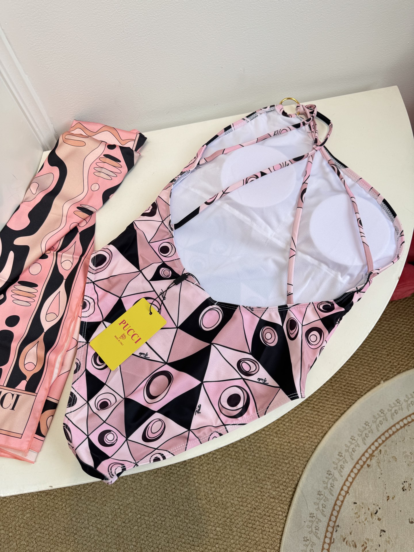 Pucci 粉色Occhi 单肩连体泳衣⚠️所有泳衣拒绝任何理由退换采用品牌经典的Occhi（眼睛）几何