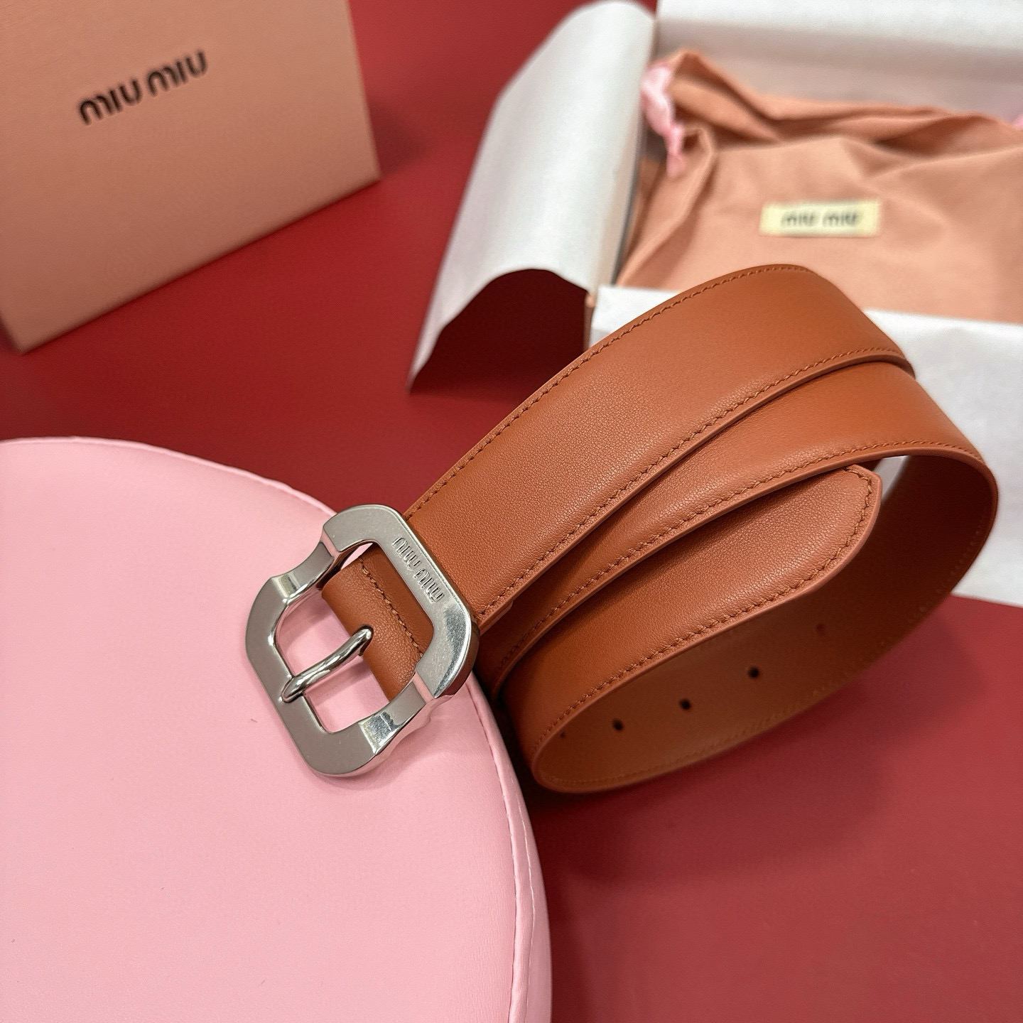 [Miu Miu Belts] This leather belt is ideal for a chic look Eye-catching engra