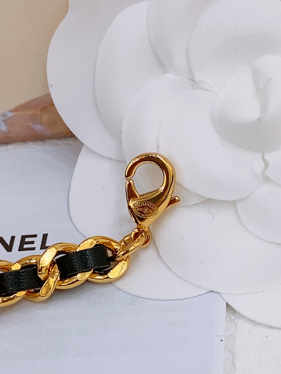-Chanel  cc 树脂粉 与 白 黄铜金色金属 金属与菱格  小牛皮 不分码 随意调节尺寸扣环