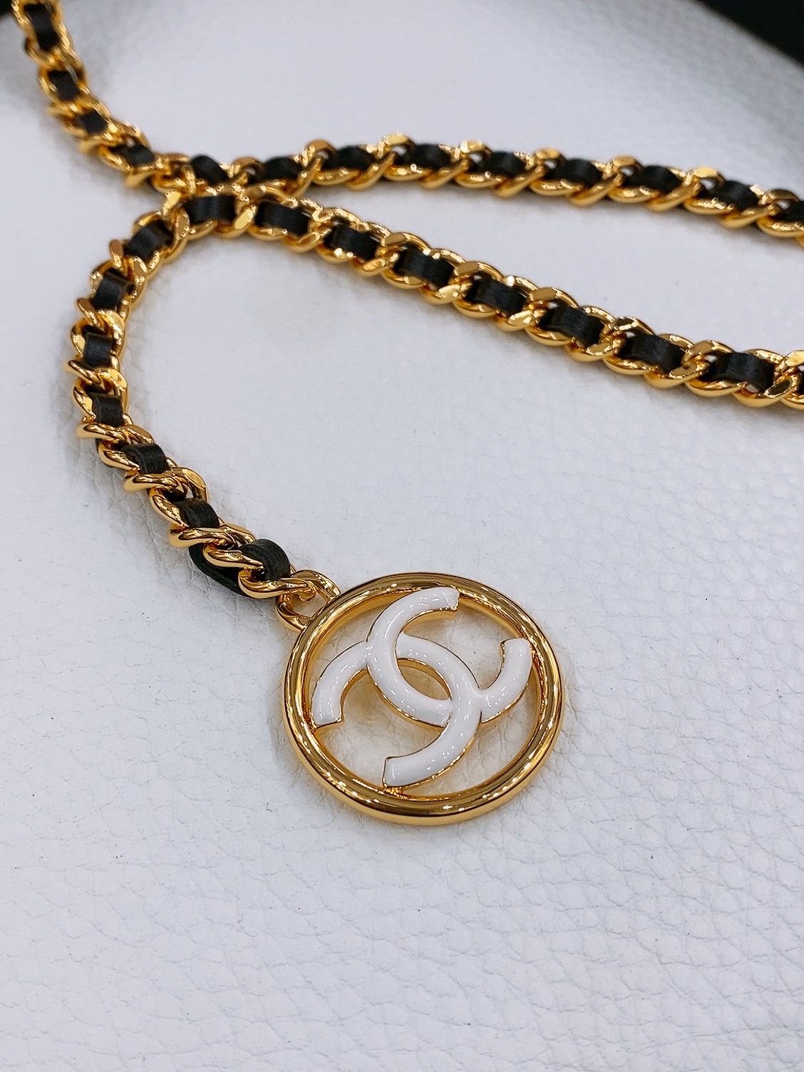 -Chanel  cc 树脂粉 与 白 黄铜金色金属 金属与菱格  小牛皮 不分码 随意调节尺寸扣环