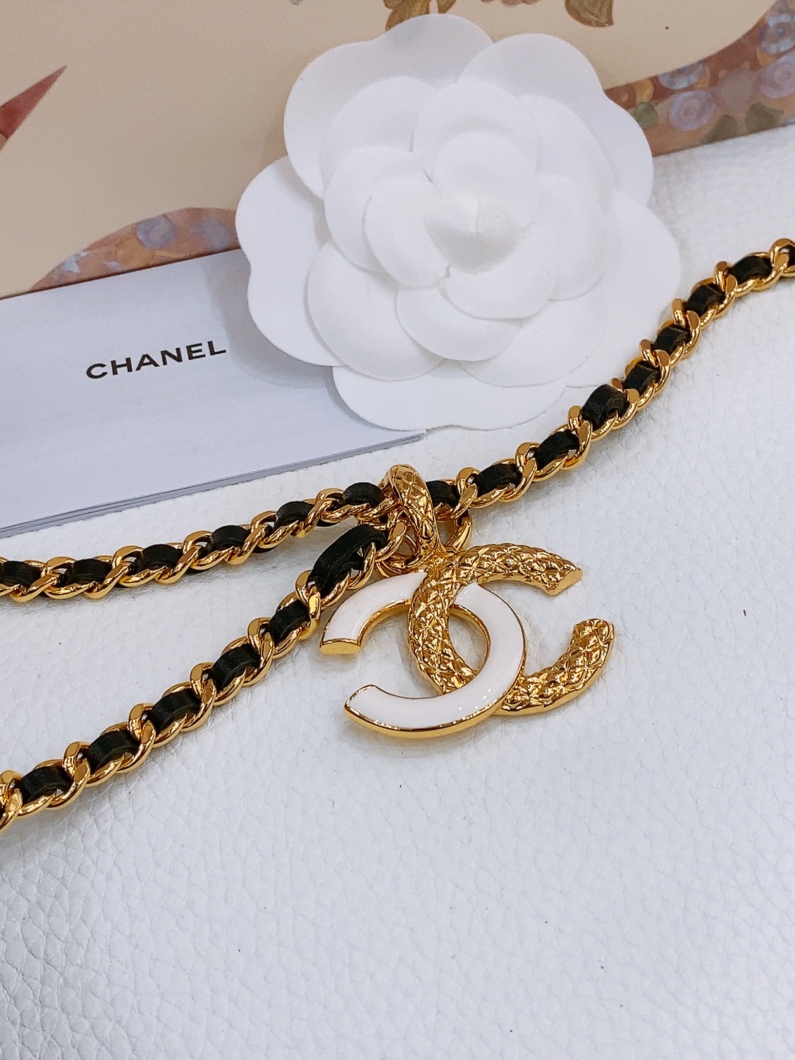 -Chanel  cc 树脂粉 与 白 黄铜金色金属 金属与菱格  小牛皮 不分码 随意调节尺寸扣环