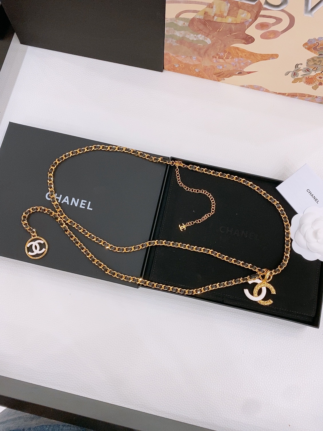 -Chanel  cc 树脂粉 与 白 黄铜金色金属 金属与菱格  小牛皮 不分码 随意调节尺寸扣环