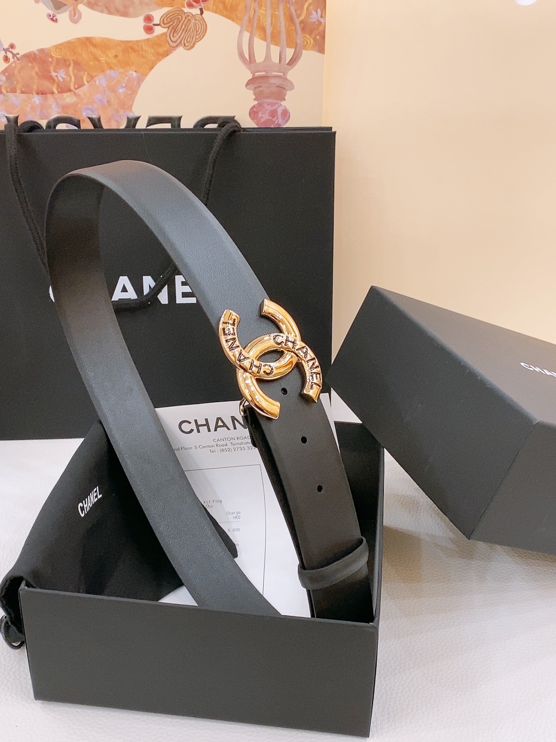 
Chanel经典双C 树脂黑 与 白 腰带
新款logo扣搭配进口小牛皮皮带身，质感满分，简直身春日里