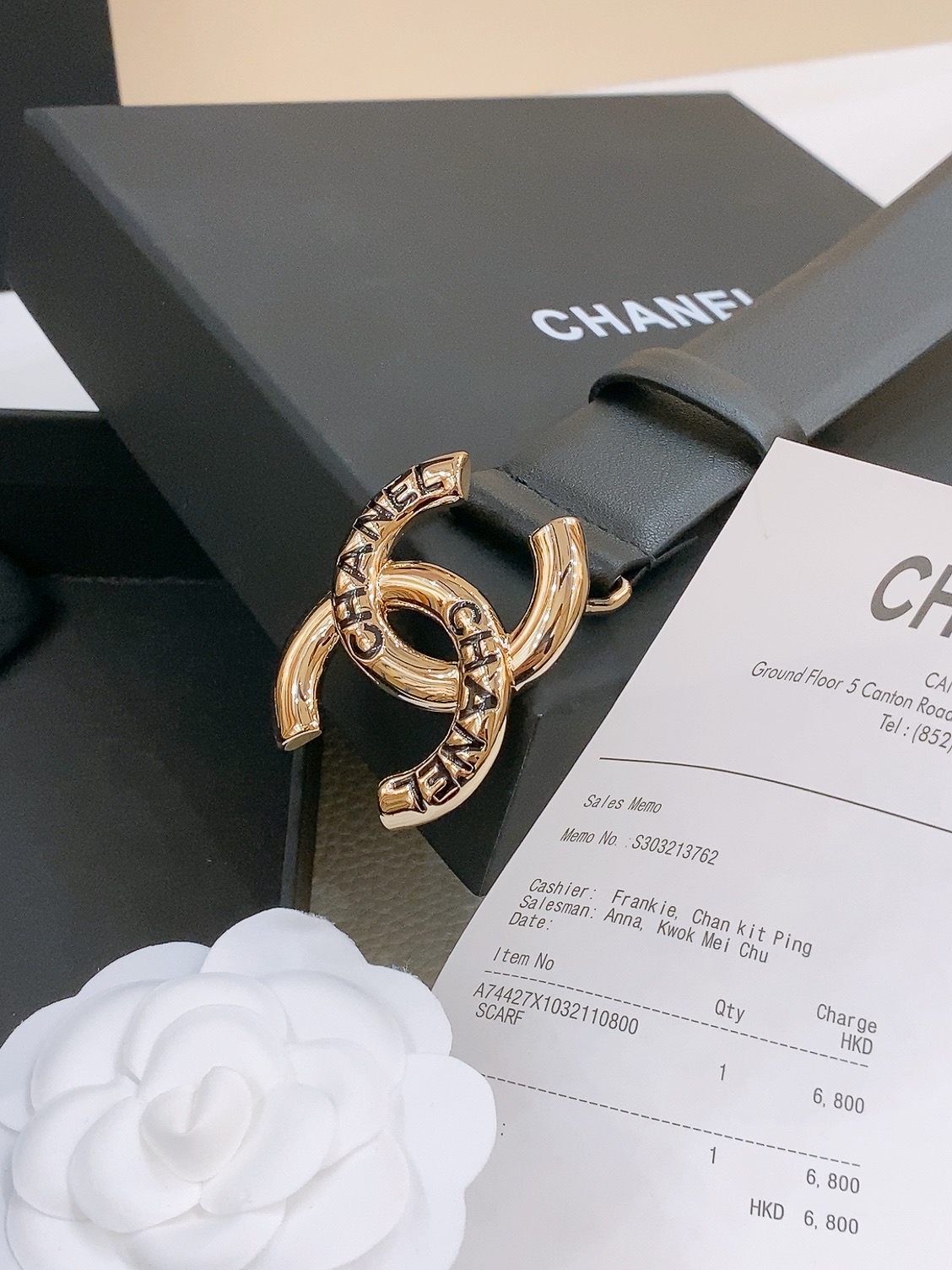 
Chanel经典双C 树脂黑 与 白 腰带
新款logo扣搭配进口小牛皮皮带身，质感满分，简直身春日里
