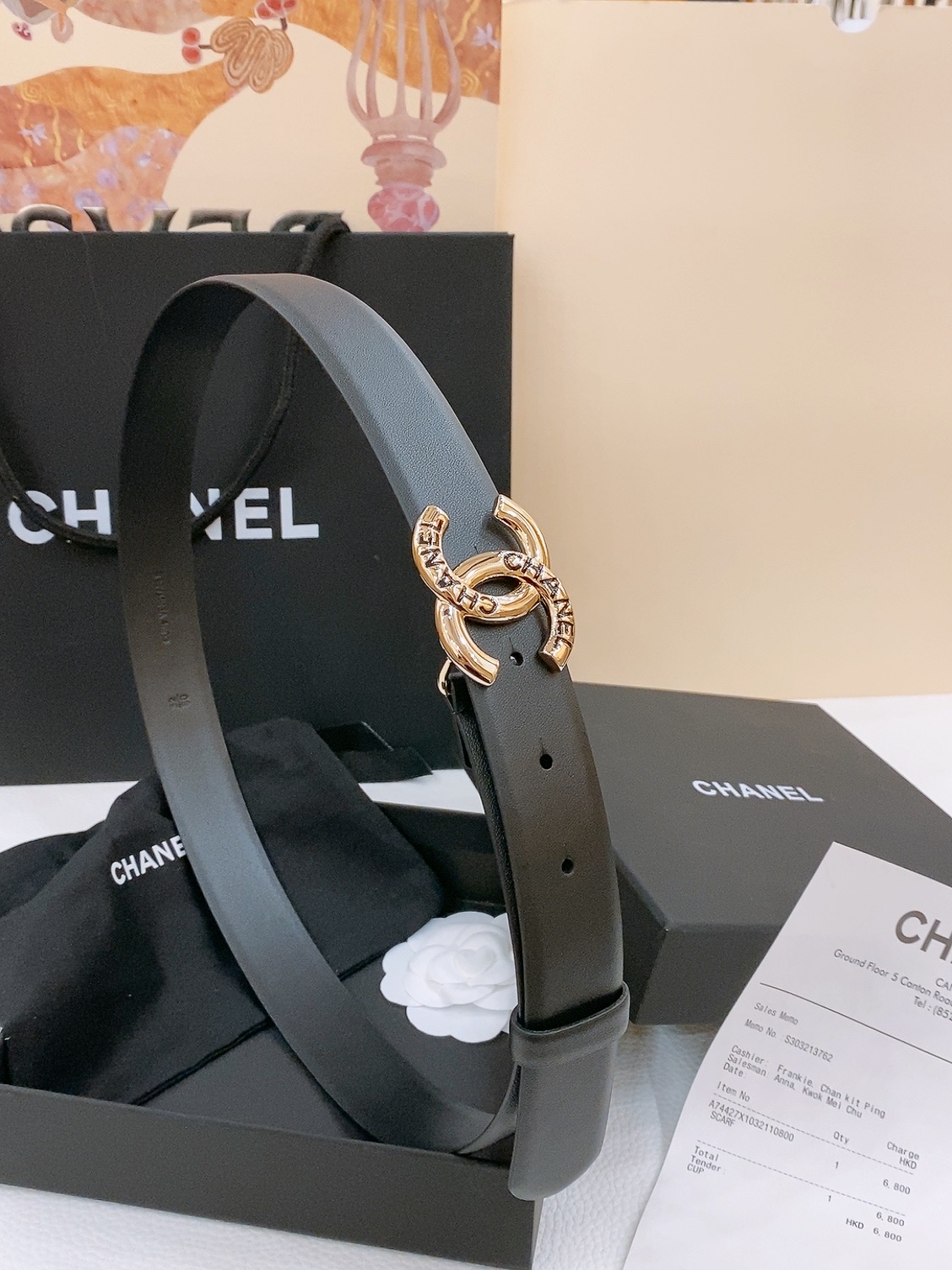 
Chanel经典双C 树脂黑 与 白 腰带
新款logo扣搭配进口小牛皮皮带身，质感满分，简直身春日里