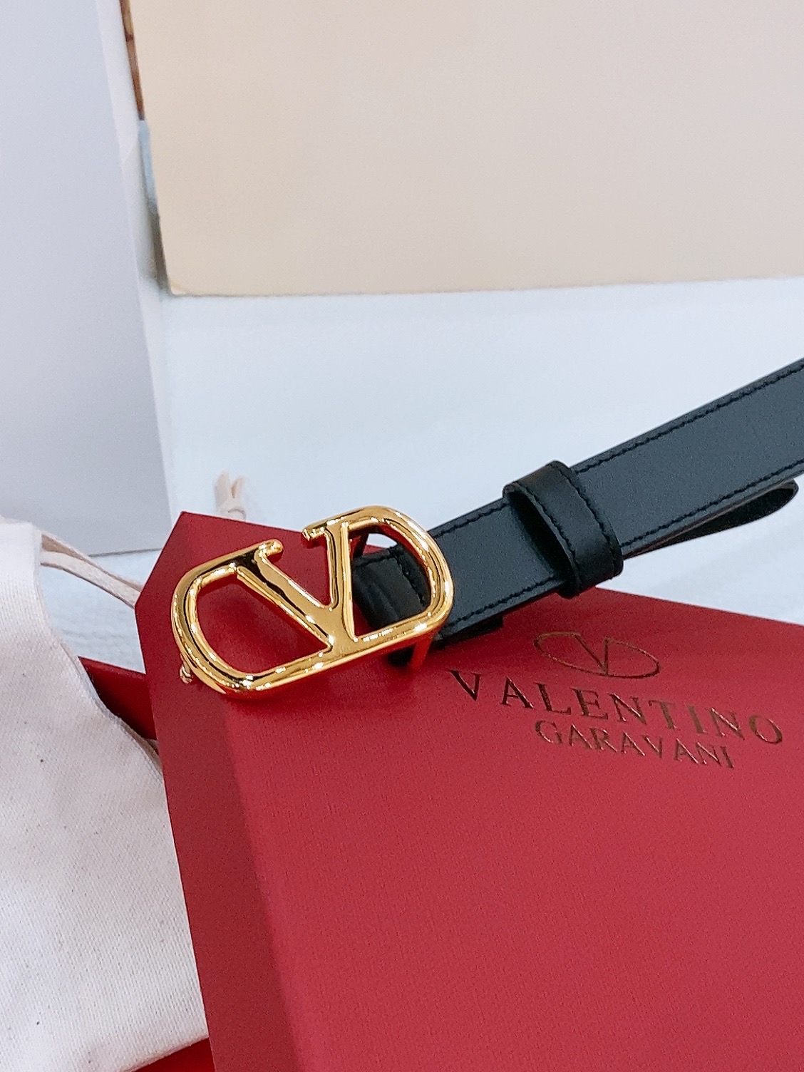 华伦家新款腰带 饰有“VLOGO”品牌字母2.0cm