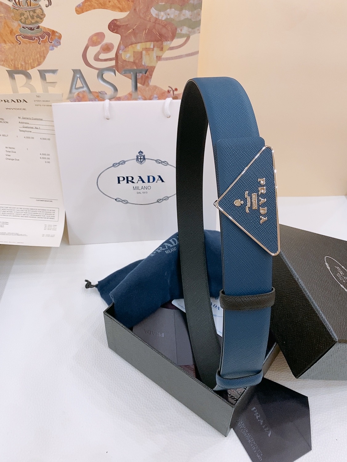  PRADA (普拉达) 专柜最新款 🎉🎉🎉  这款搭扣式腰带出自多功能的组合式配饰系列 可随心搭配 三