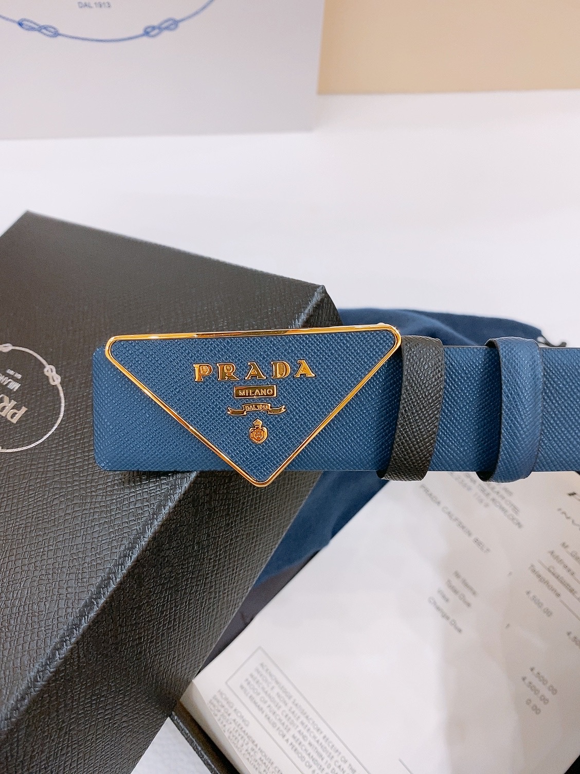  PRADA (普拉达) 专柜最新款 🎉🎉🎉  这款搭扣式腰带出自多功能的组合式配饰系列 可随心搭配 三