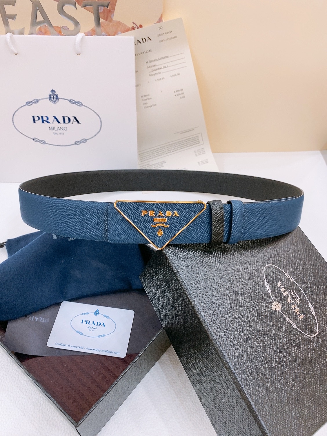  PRADA (普拉达) 专柜最新款 🎉🎉🎉  这款搭扣式腰带出自多功能的组合式配饰系列 可随心搭配 三