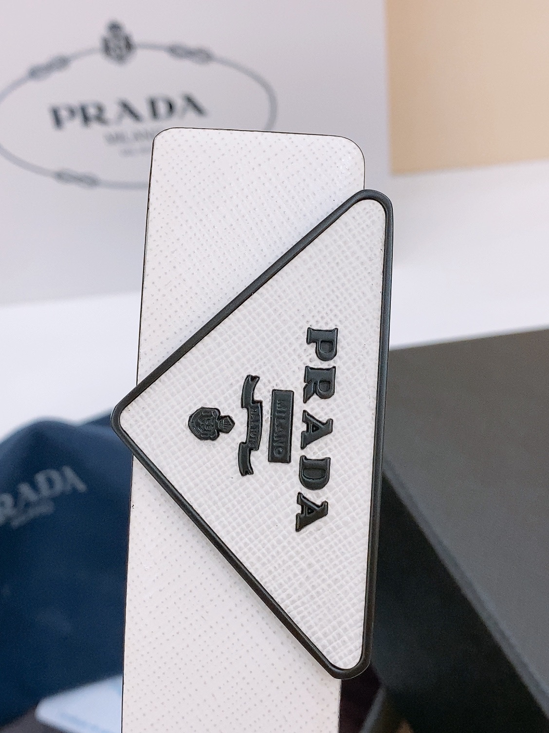  PRADA (普拉达) 专柜最新款 🎉🎉🎉  这款搭扣式腰带出自多功能的组合式配饰系列 可随心搭配 三