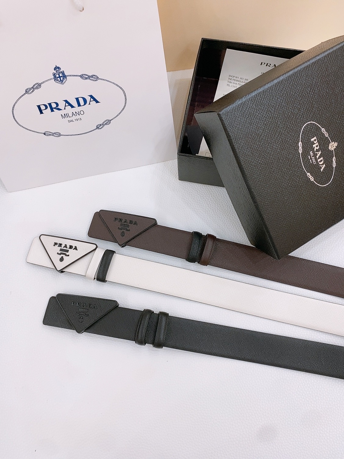  PRADA (普拉达) 专柜最新款 🎉🎉🎉  这款搭扣式腰带出自多功能的组合式配饰系列 可随心搭配 三