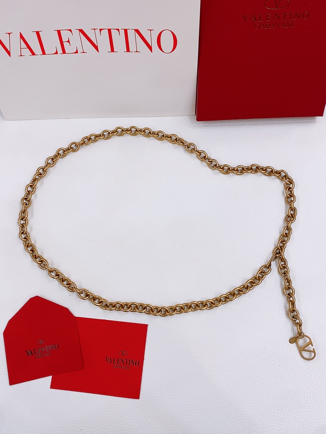 - 华伦天奴 Garavani VLogo Signature 金属链条腰带-银色调效果-Logo细节开