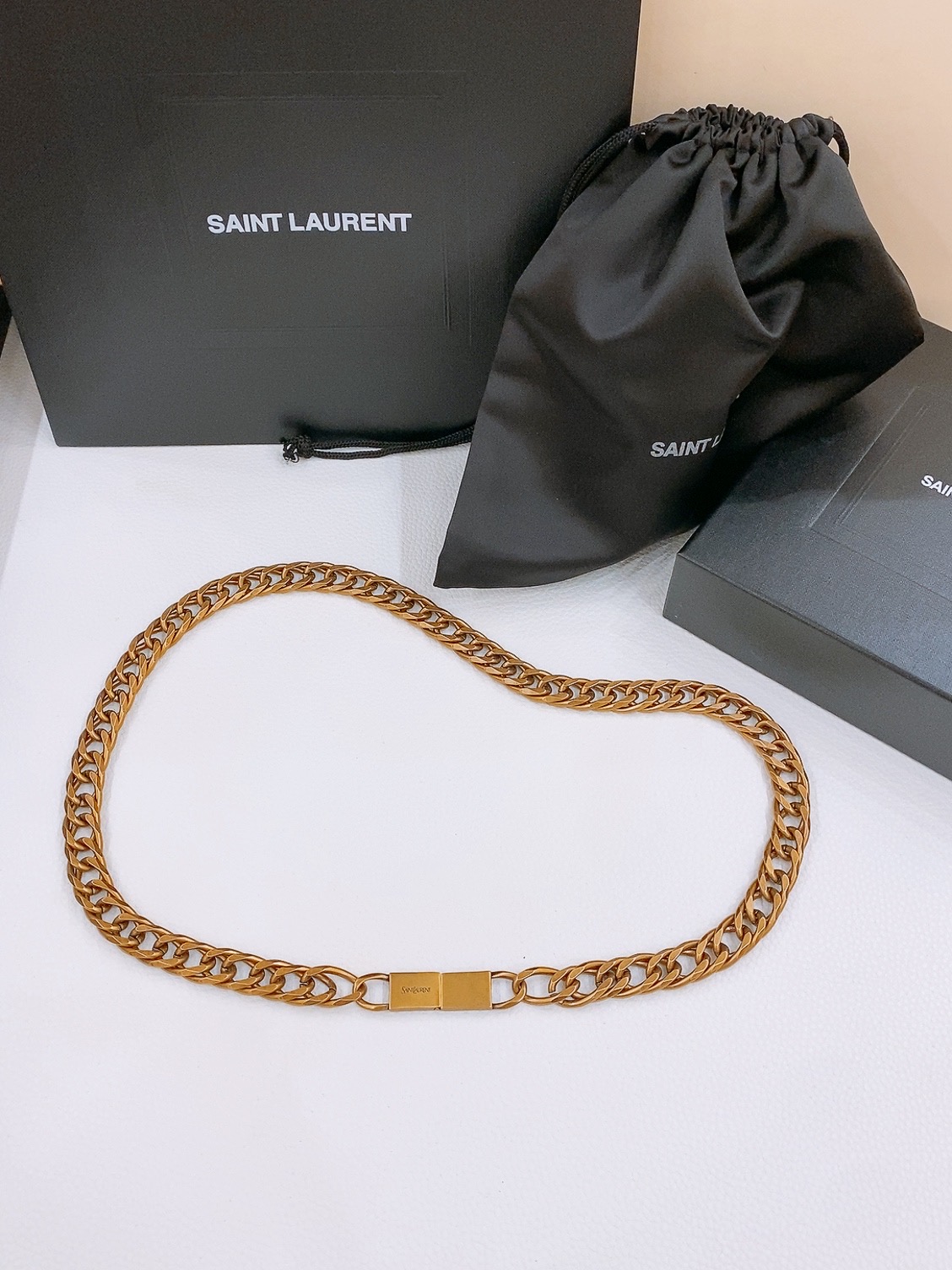 -圣罗兰|YSL 腰链✨时髦必备 黄铜金属链条的设计 增添了一抹时尚的亮光 轻松应对各种场合 无论是日常出街还是重要聚会 -圣罗兰|YSL 腰链✨时髦必备 黄铜金属链条的设计 增添了一抹时尚的亮光 轻松应对各种场合 无论是日常出街还是重要聚会