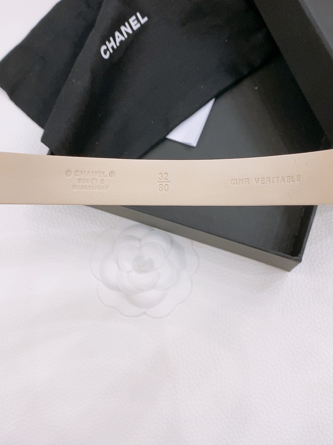 -香家经典款双C腰带
经典双C皮带腰带，编织五金搭配小牛皮皮带身，质感满分，简直身春日里的点睛之笔，皮带