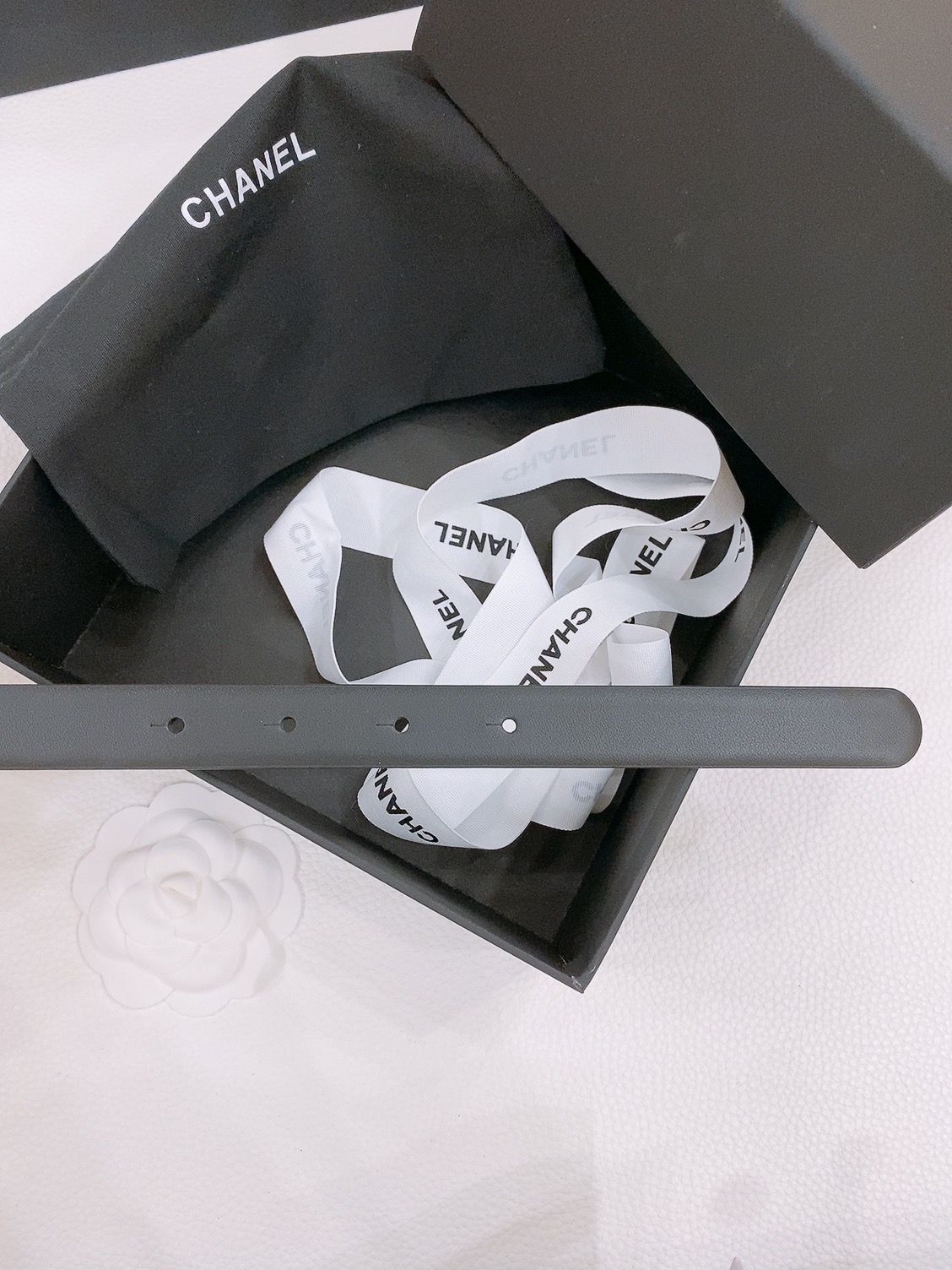 -香家经典款双C腰带
经典双C皮带腰带，编织五金搭配小牛皮皮带身，质感满分，简直身春日里的点睛之笔，皮带
