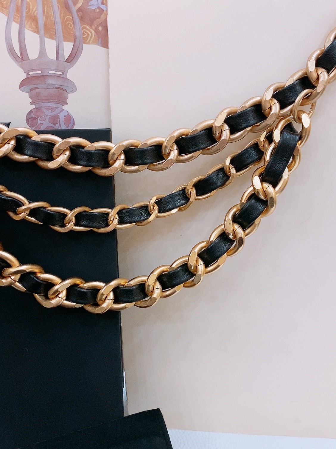 -Chanel 黄铜金属.经典链条logo腰链 精致优雅 均码 
             三层链 简单