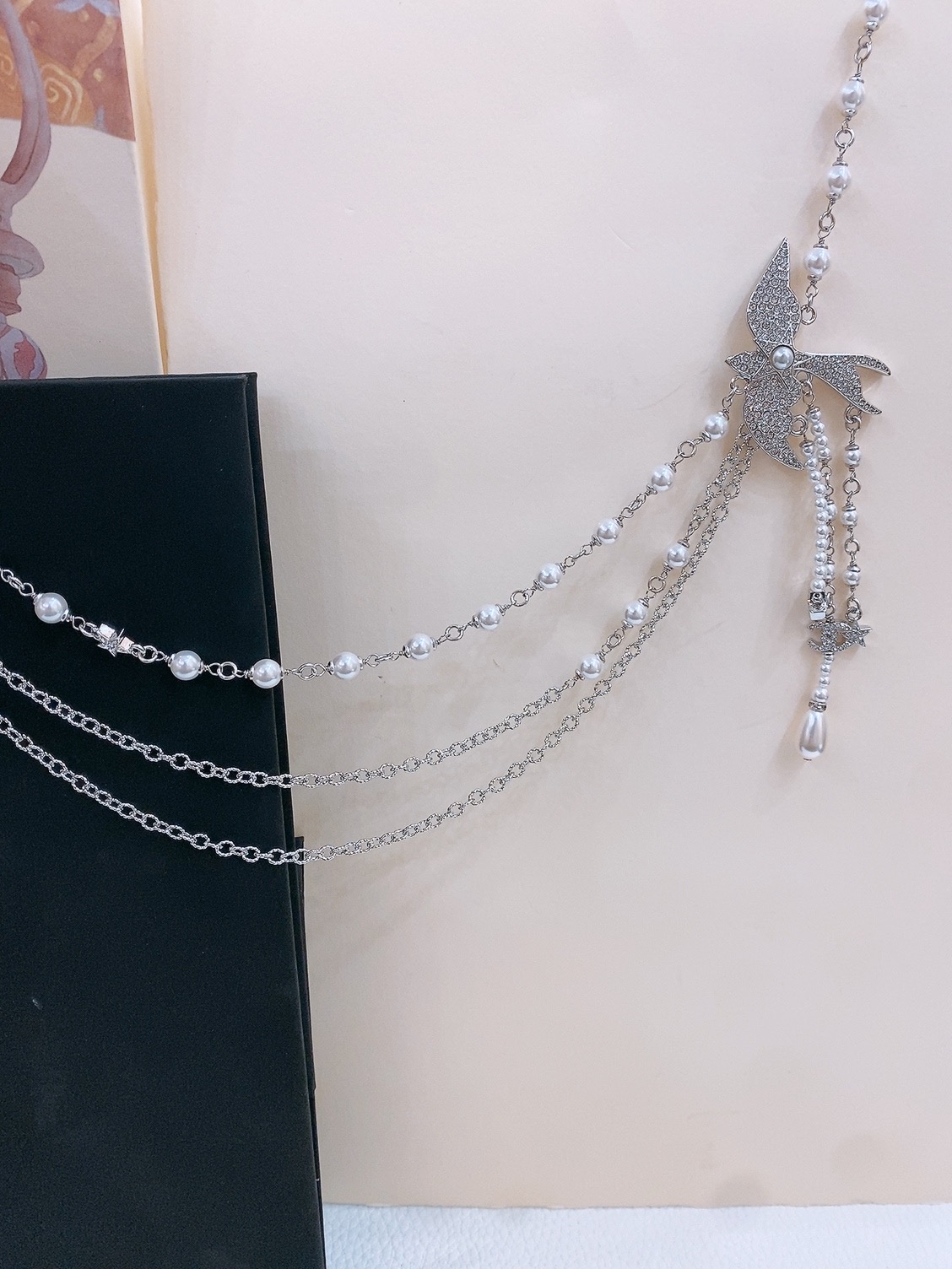 -Chanel 飞鸟belt  水钻 与 珍珠白 黄铜金属.精致银色系logo腰链 精致优雅 均码 
 