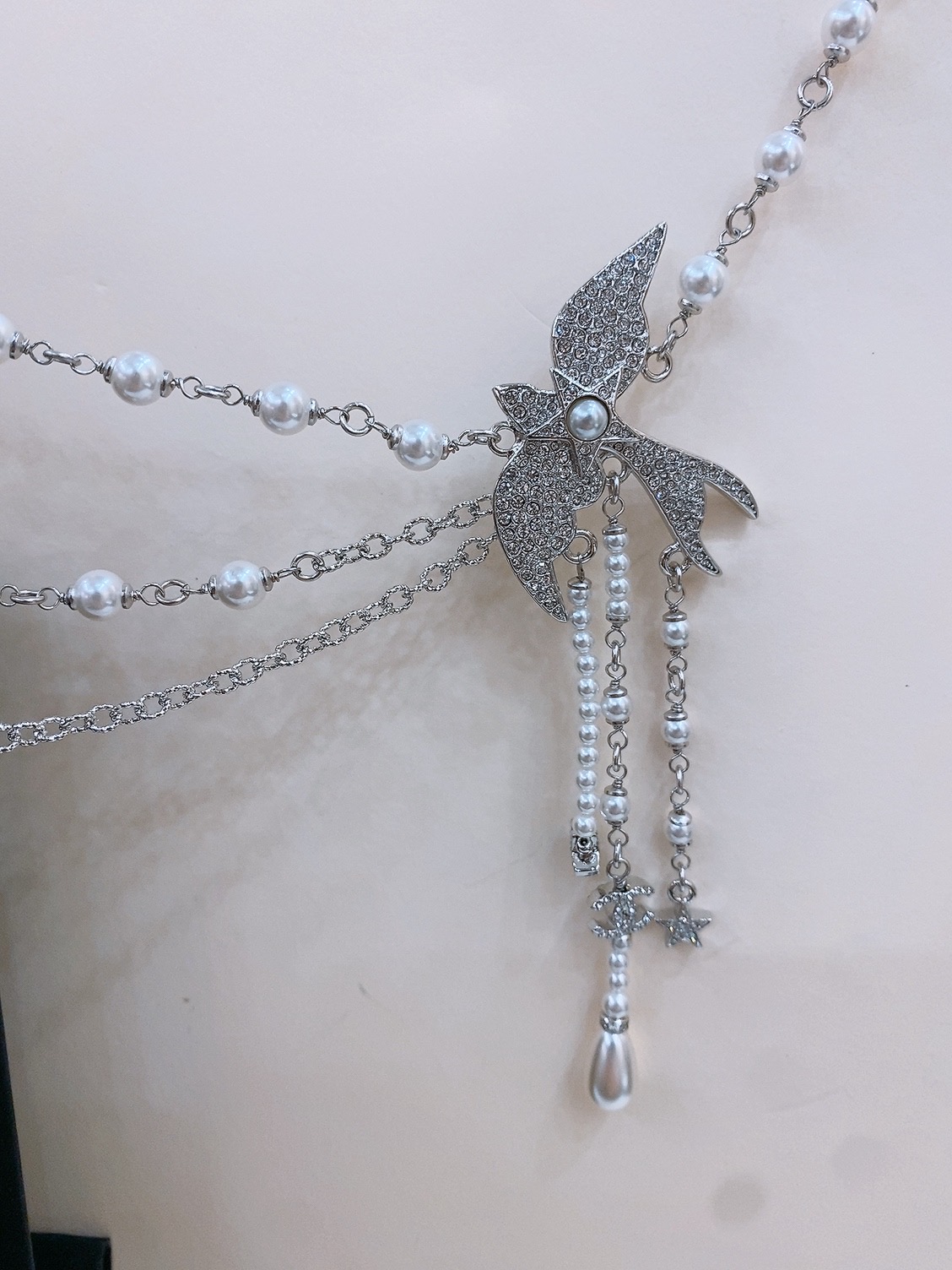 -Chanel 飞鸟belt  水钻 与 珍珠白 黄铜金属.精致银色系logo腰链 精致优雅 均码 
 